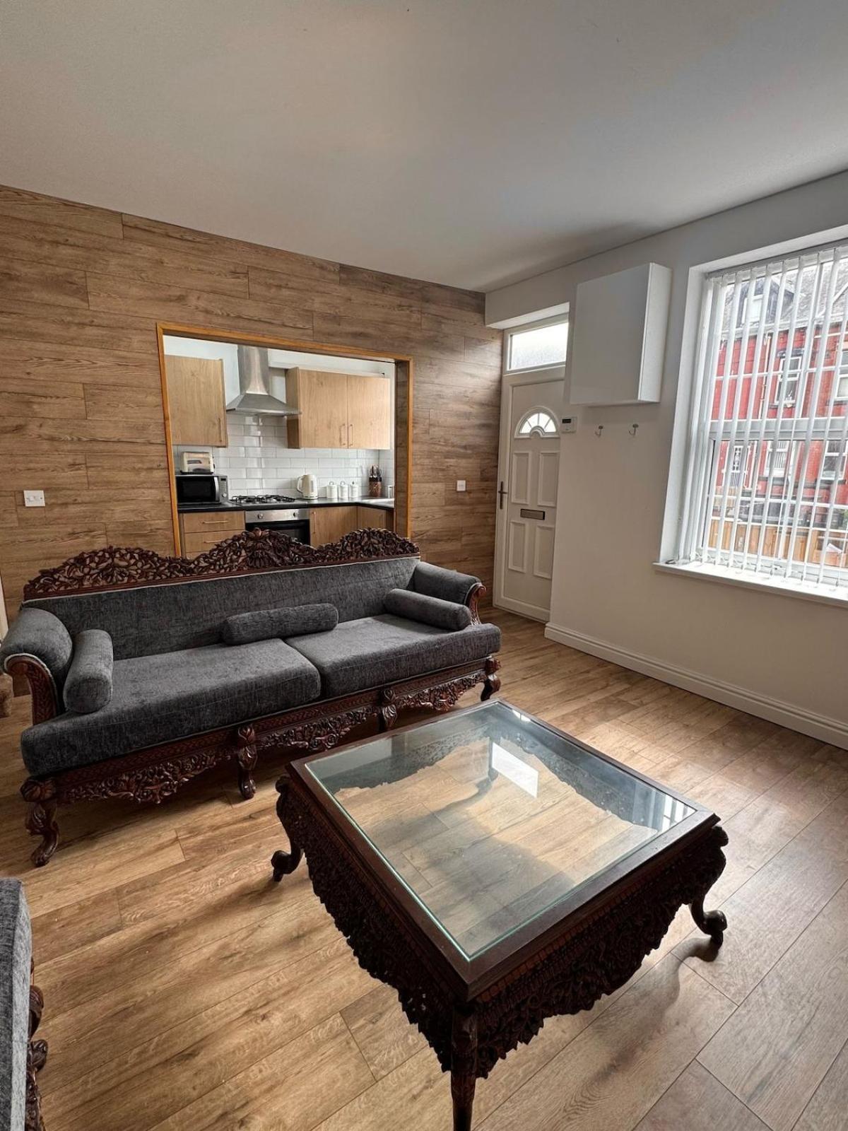 Cozy 2 Bedroom House, Sleeps 6 Apartment Leeds (West Yorkshire)