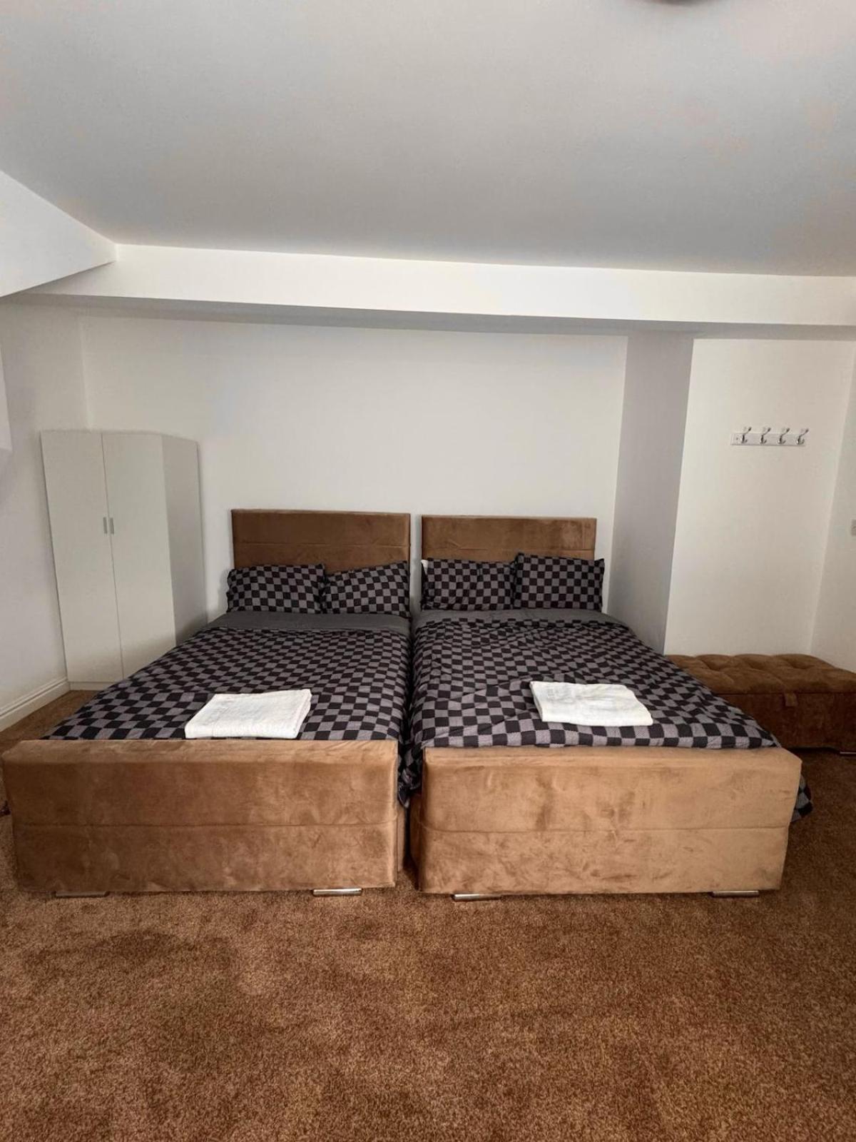 Cozy 2 Bedroom House, Sleeps 6 Apartment Leeds (West Yorkshire)