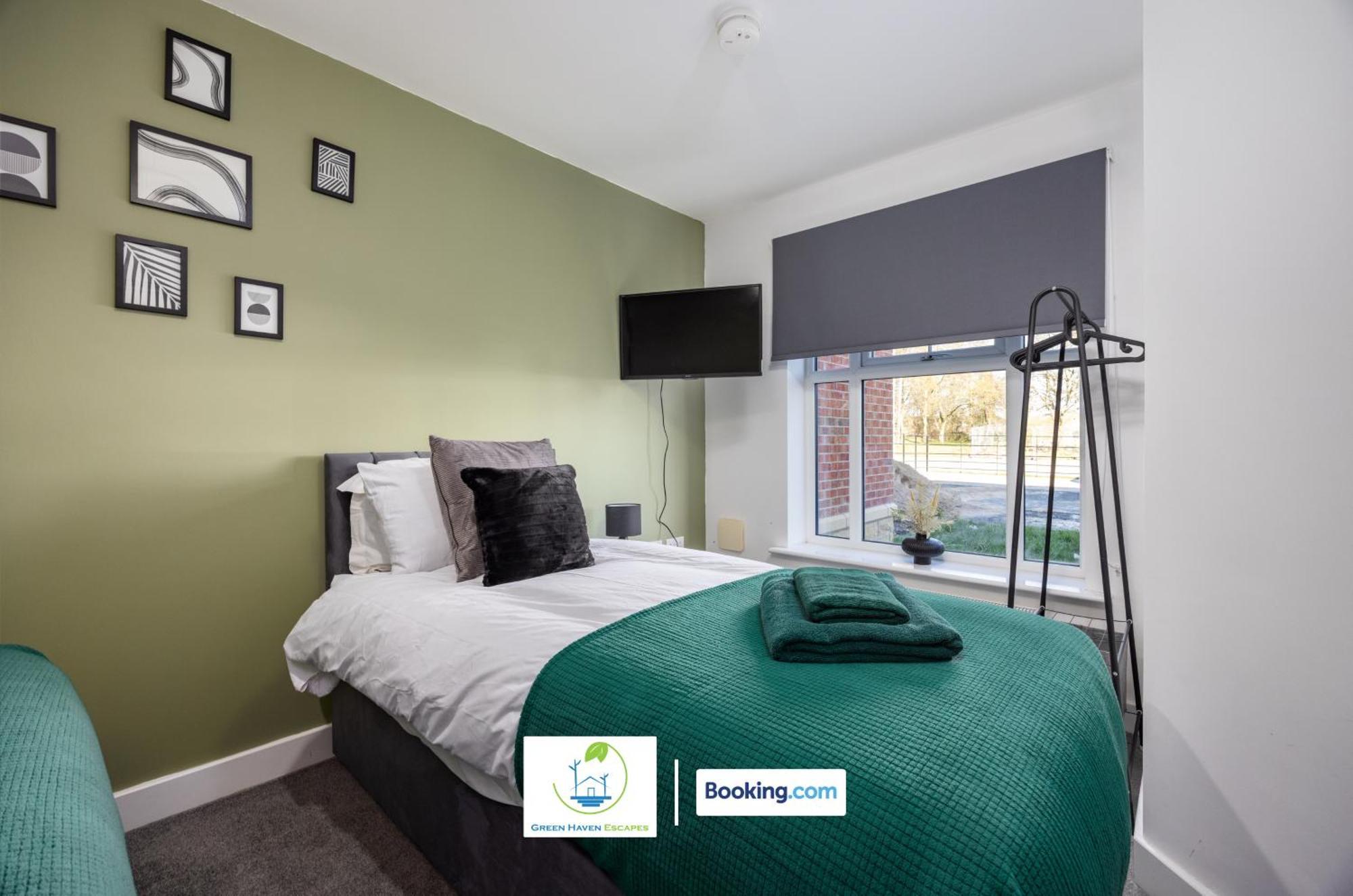 Cosy Retreat By Green Haven Escapes With Free Off-Street Parking In Seacroft Leeds (West Yorkshire)
