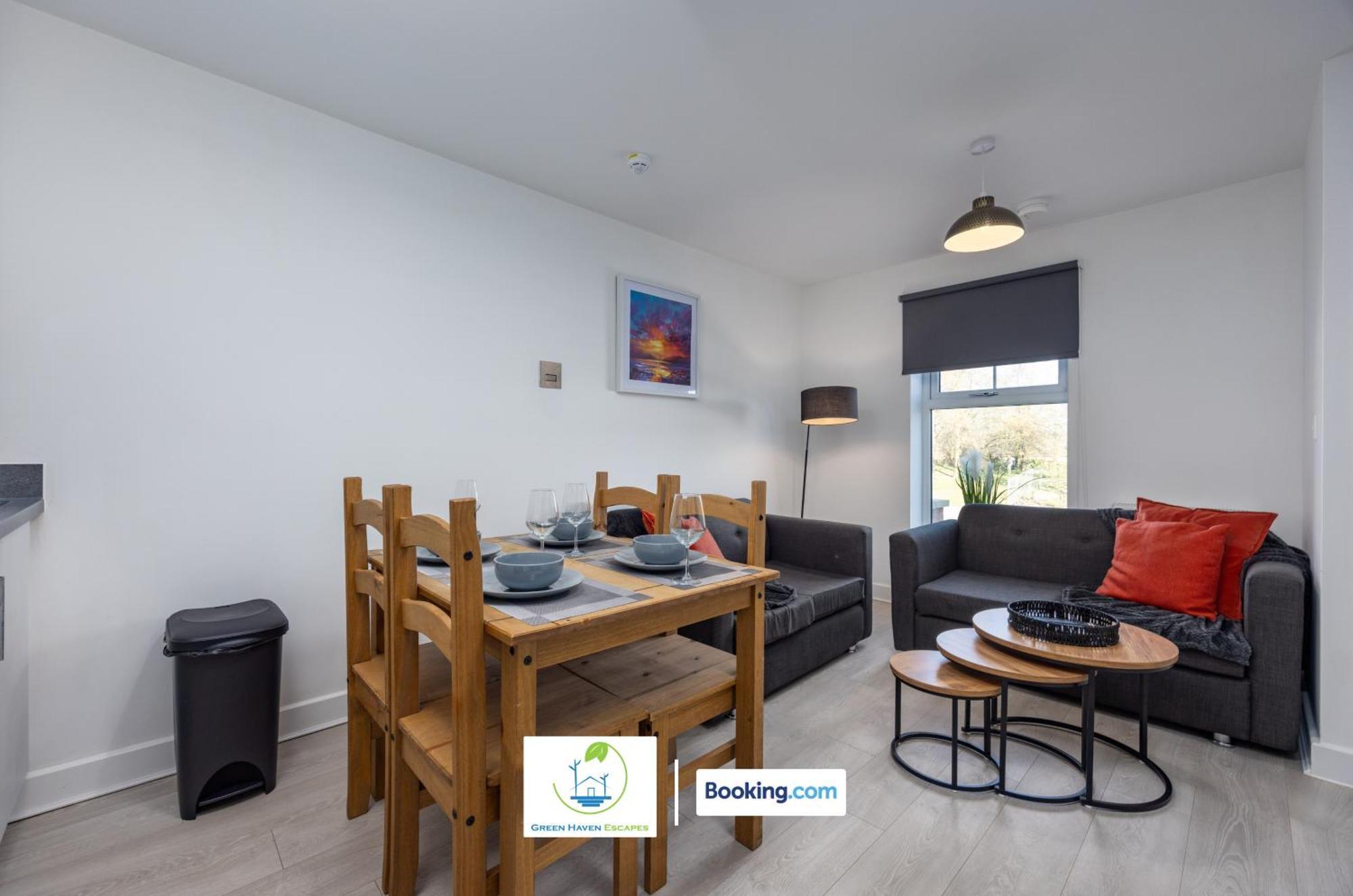 Cosy Retreat By Green Haven Escapes With Free Off-Street Parking In Seacroft * Leeds (West Yorkshire)