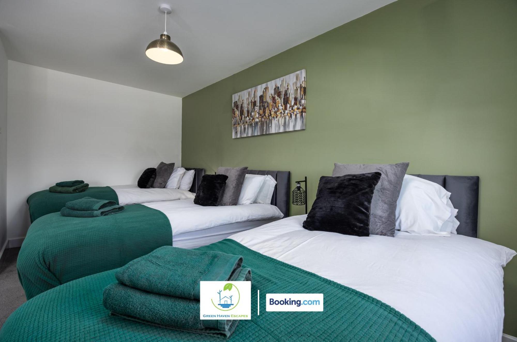 Cosy Retreat By Green Haven Escapes With Free Off-Street Parking In Seacroft Apartment