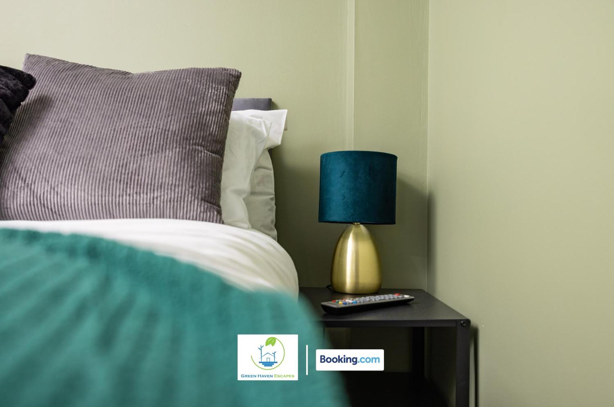 Cosy Retreat By Green Haven Escapes With Free Off-Street Parking In Seacroft Apartment