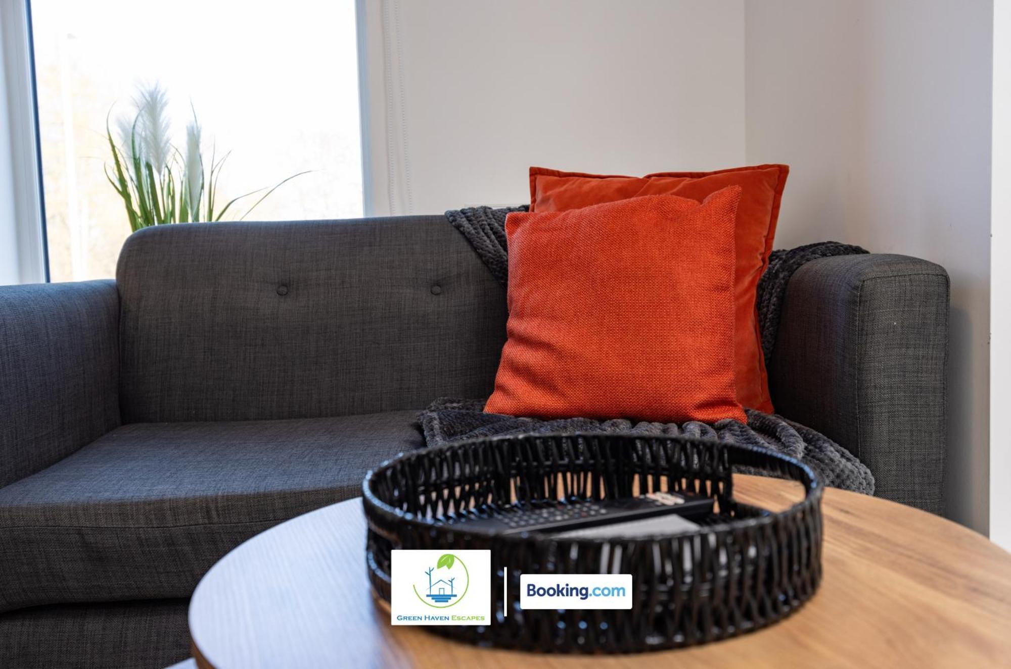 Cosy Retreat By Green Haven Escapes With Free Off-Street Parking In Seacroft Leeds (West Yorkshire)