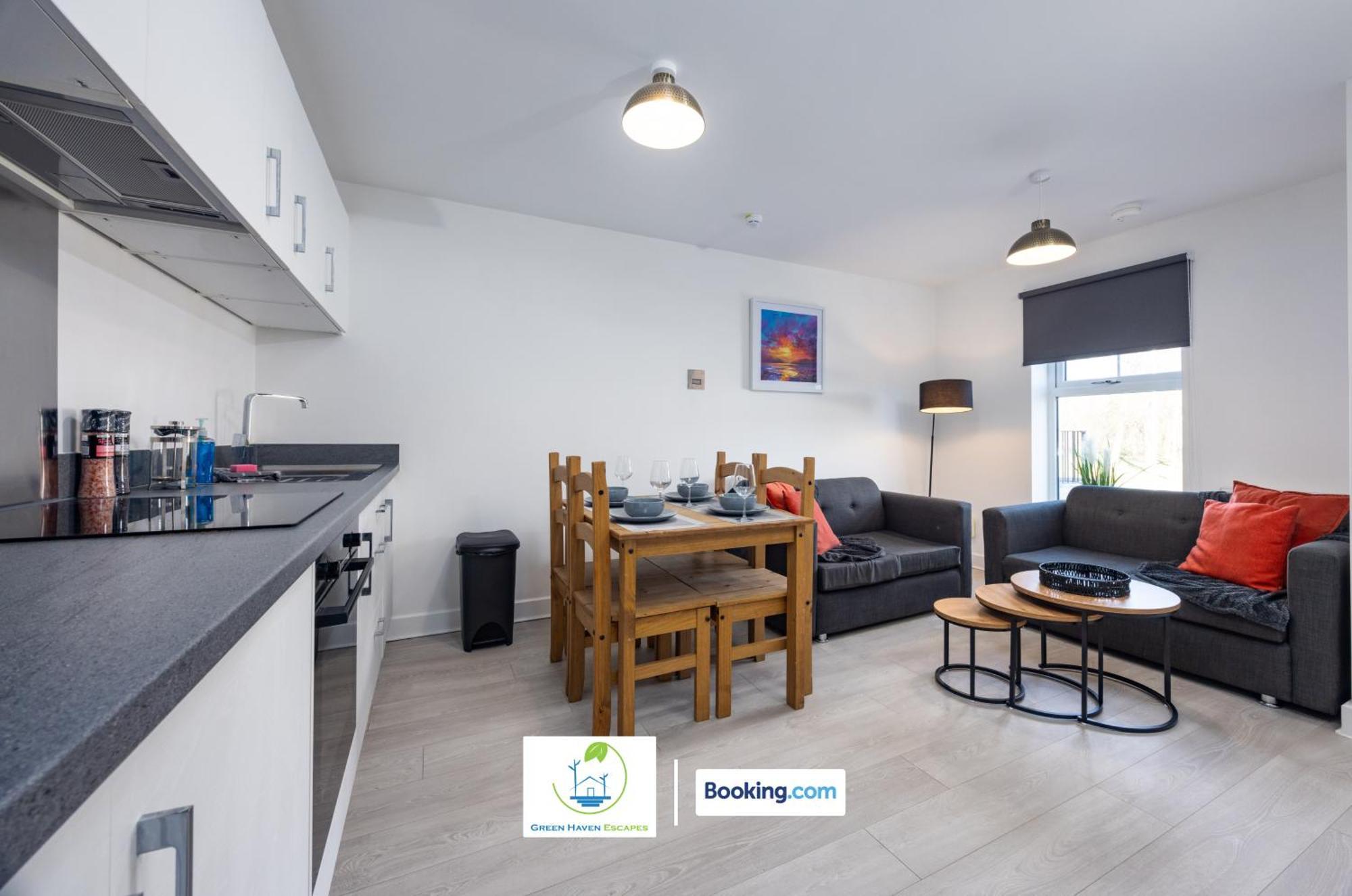Cosy Retreat By Green Haven Escapes With Free Off-Street Parking In Seacroft Apartment