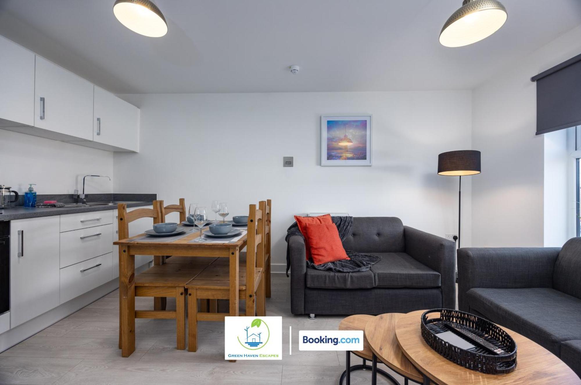 Apartment Cosy Retreat By Green Haven Escapes With Free Off-Street Parking In Seacroft Leeds (West Yorkshire)