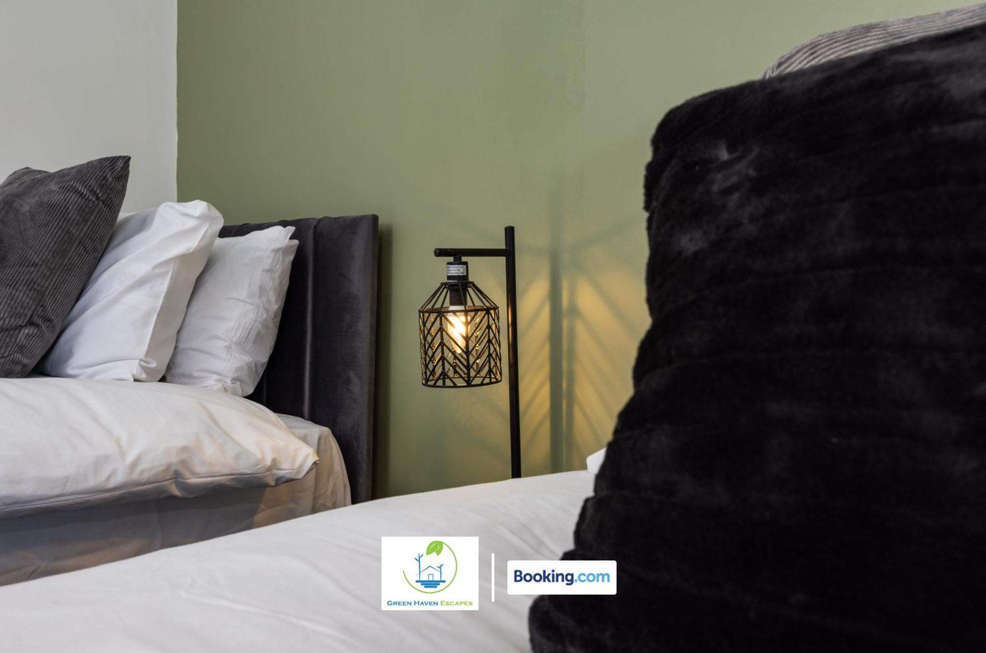 Cosy Retreat By Green Haven Escapes With Free Off-Street Parking In Seacroft Apartment