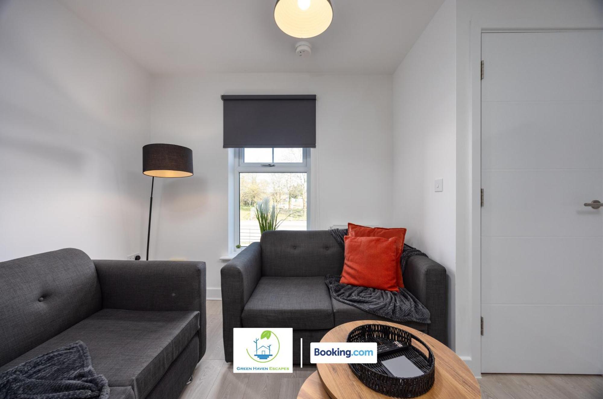 Cosy Retreat By Green Haven Escapes With Free Off-Street Parking In Seacroft Apartment *