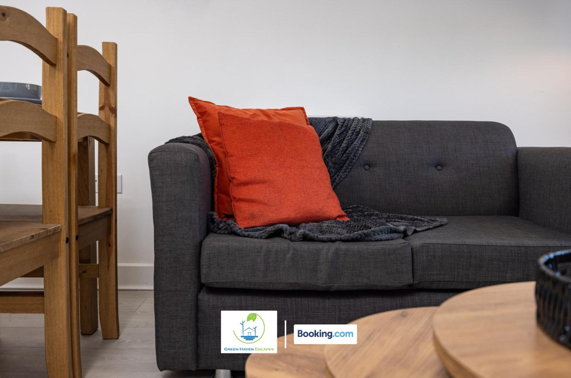 Apartment Cosy Retreat By Green Haven Escapes With Free Off-Street Parking In Seacroft Leeds (West Yorkshire)