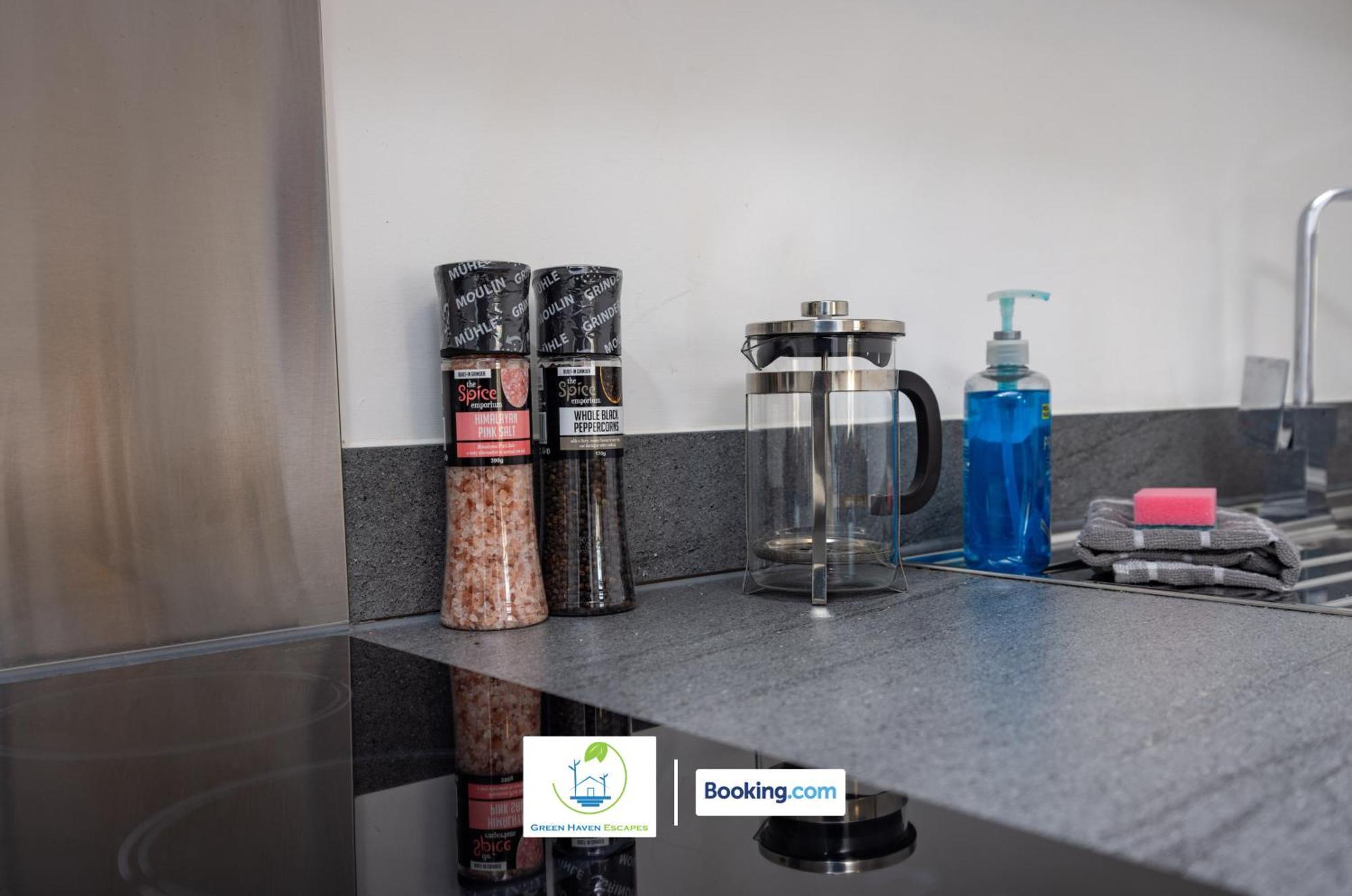Apartment Cosy Retreat By Green Haven Escapes With Free Off-Street Parking In Seacroft *