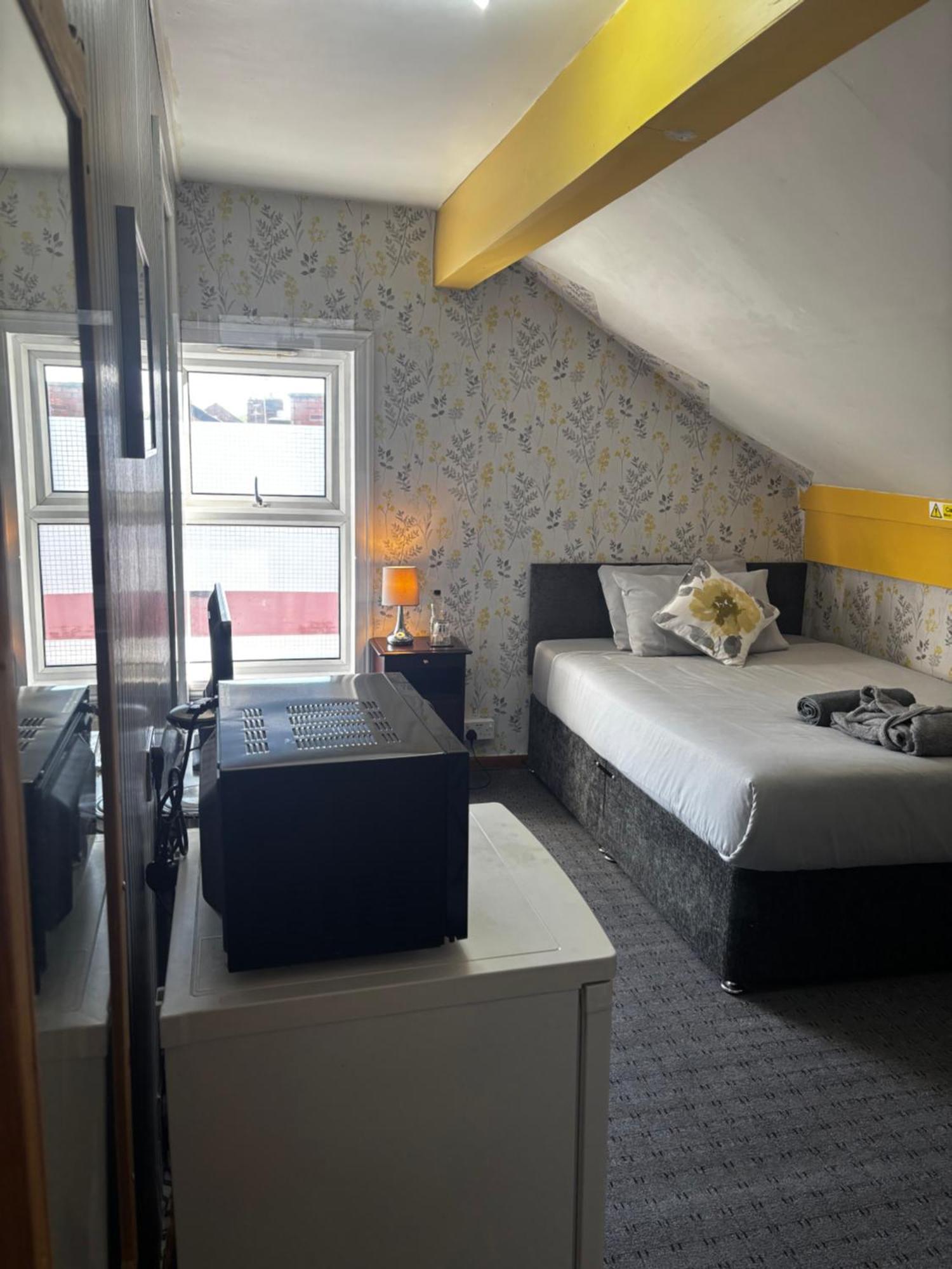 Kayumba Ltd Bed & Breakfast Leeds (West Yorkshire)
