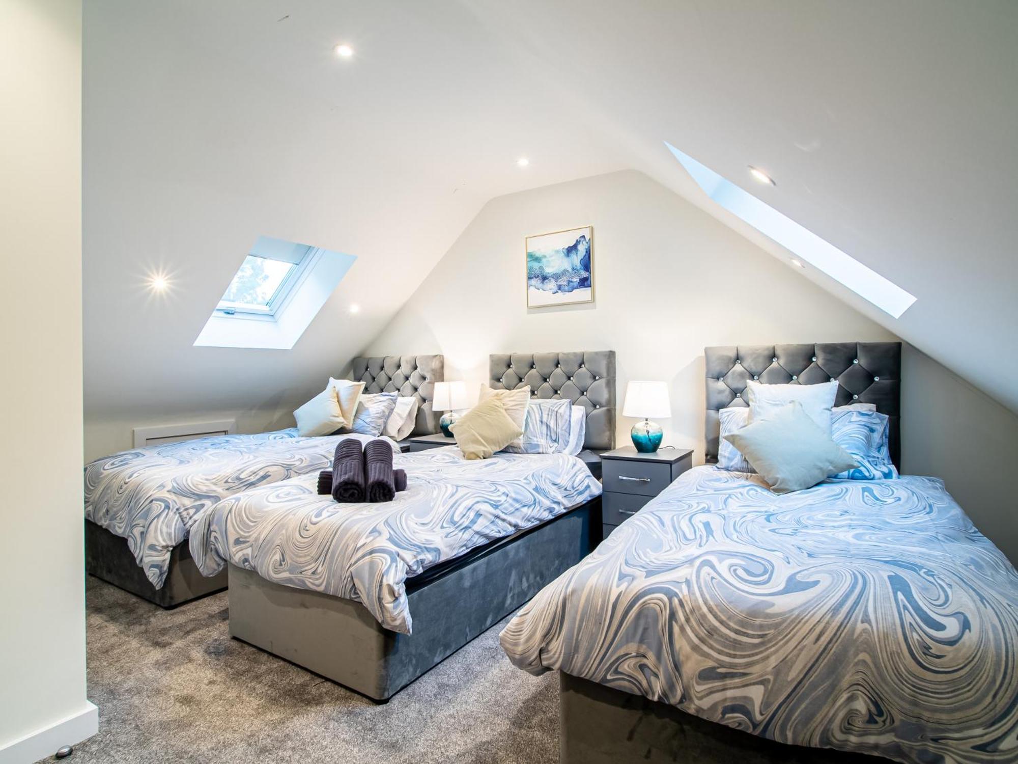 Bv Luxury 3 Bedroom Townhouse At Bed Cliff Oaks Leeds (West Yorkshire)