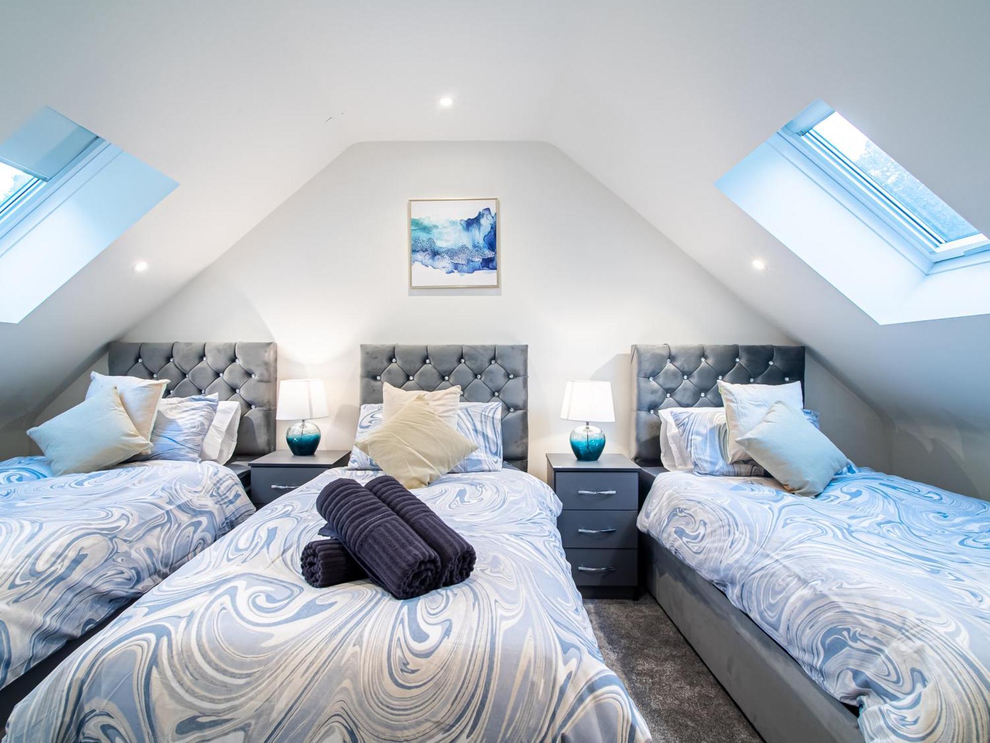 Apartment Bv Luxury 3 Bedroom Townhouse At Bed Cliff Oaks Leeds (West Yorkshire)