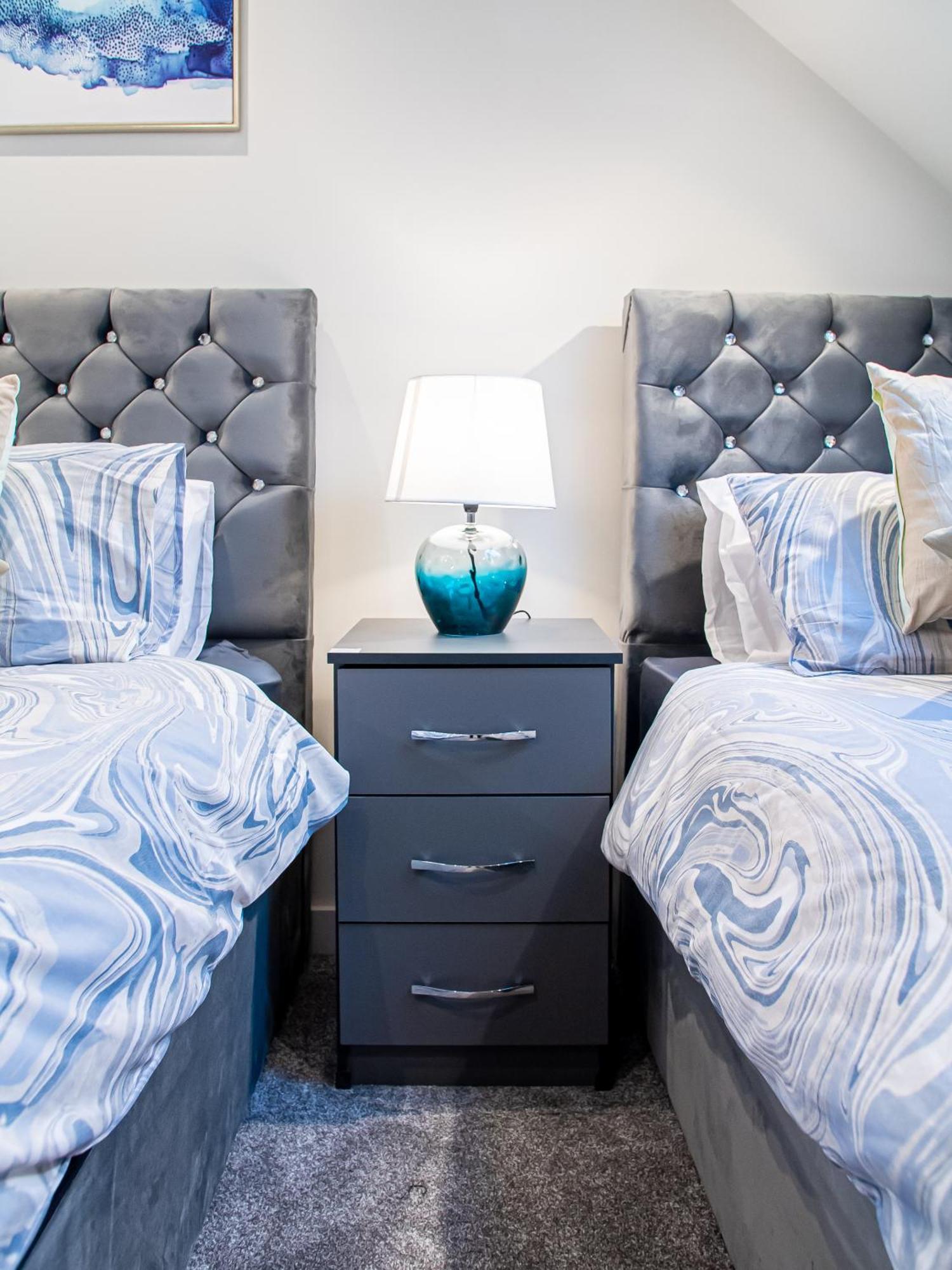 Bv Luxury 3 Bedroom Townhouse At Bed Cliff Oaks Leeds (West Yorkshire)