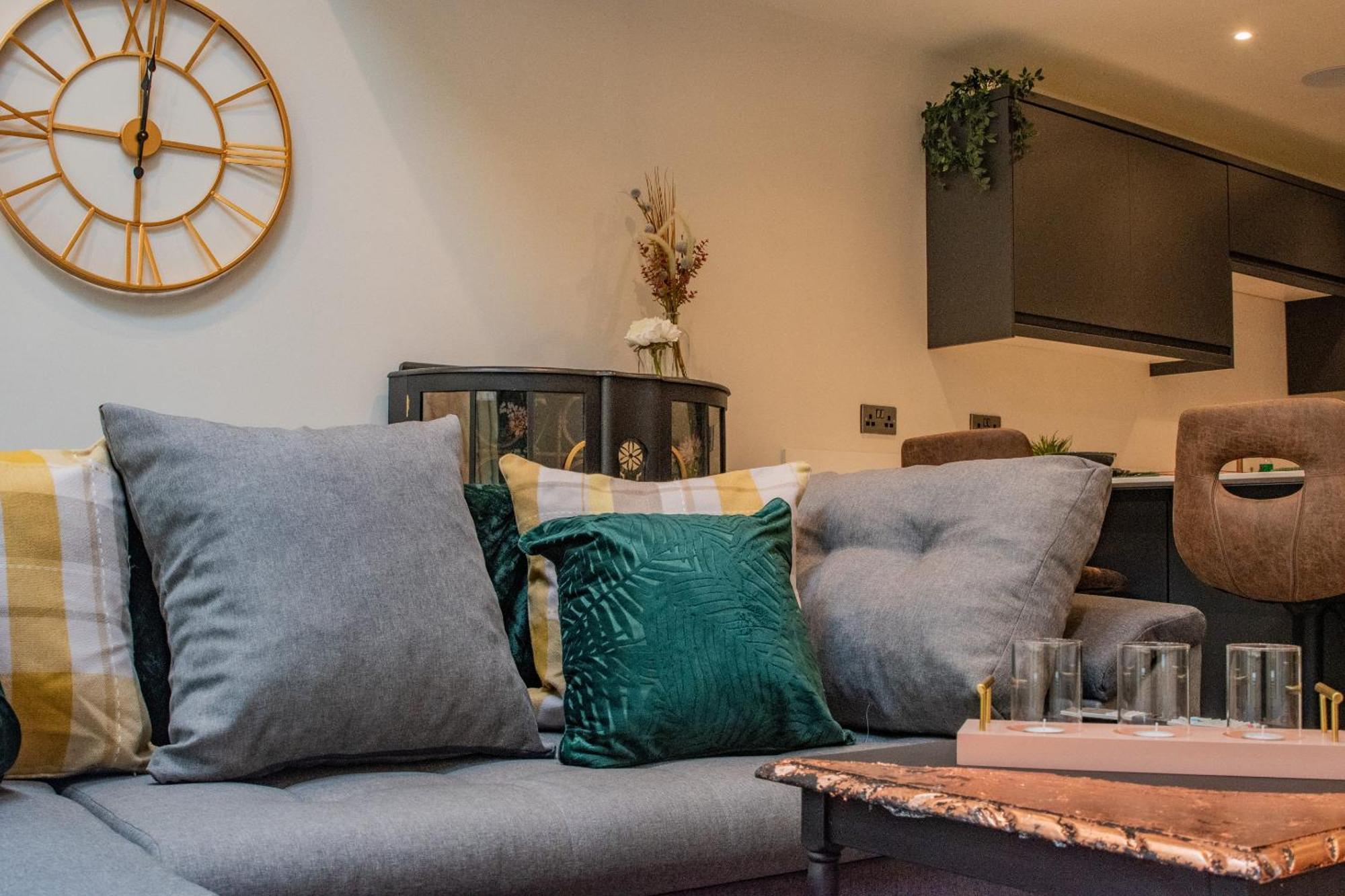 Bv Luxury 3 Bedroom Townhouse At Bed Cliff Oaks Apartment Leeds (West Yorkshire)
