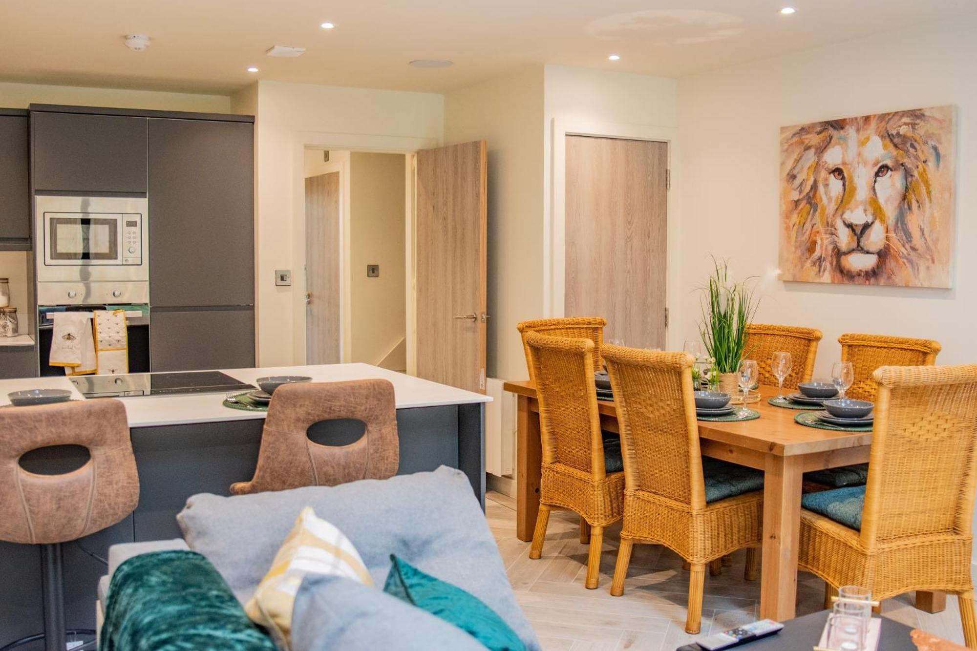Bv Luxury 3 Bedroom Townhouse At Bed Cliff Oaks Apartment Leeds (West Yorkshire)