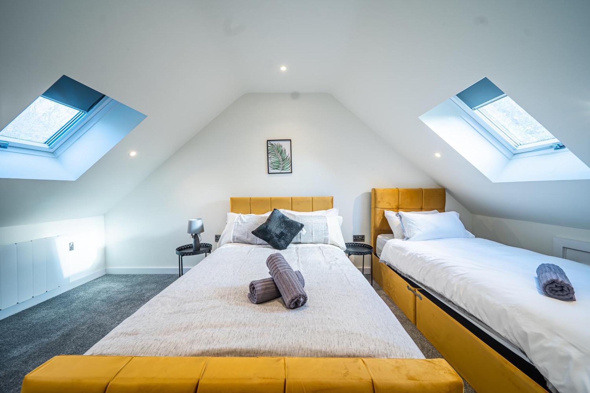 Bv Luxury 3 Bedroom Townhouse At Bed Cliff Oaks * Leeds (West Yorkshire)