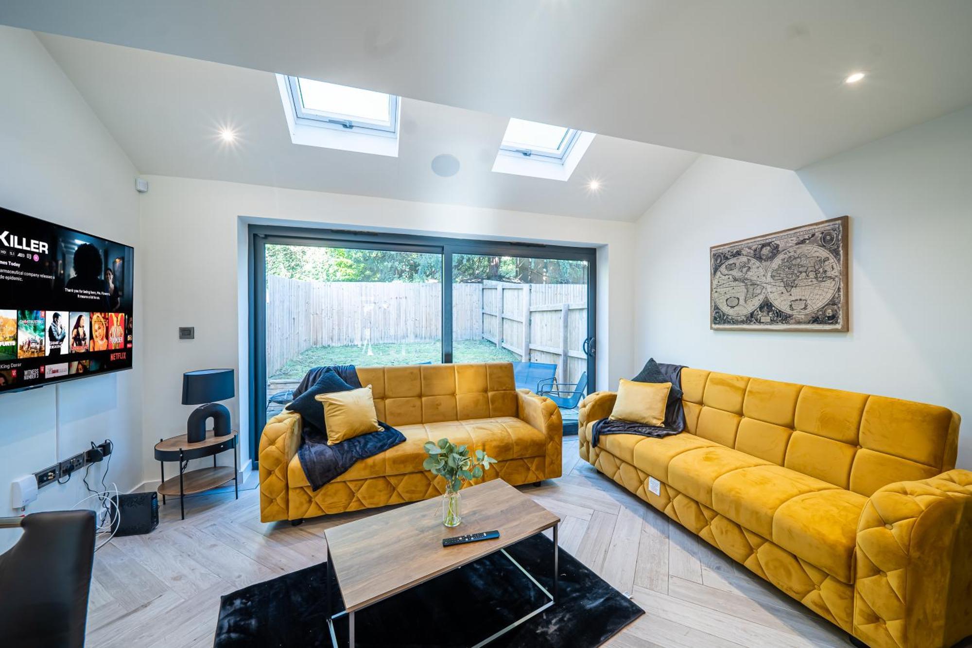 Bv Luxury 3 Bedroom Townhouse At Bed Cliff Oaks Leeds (West Yorkshire)