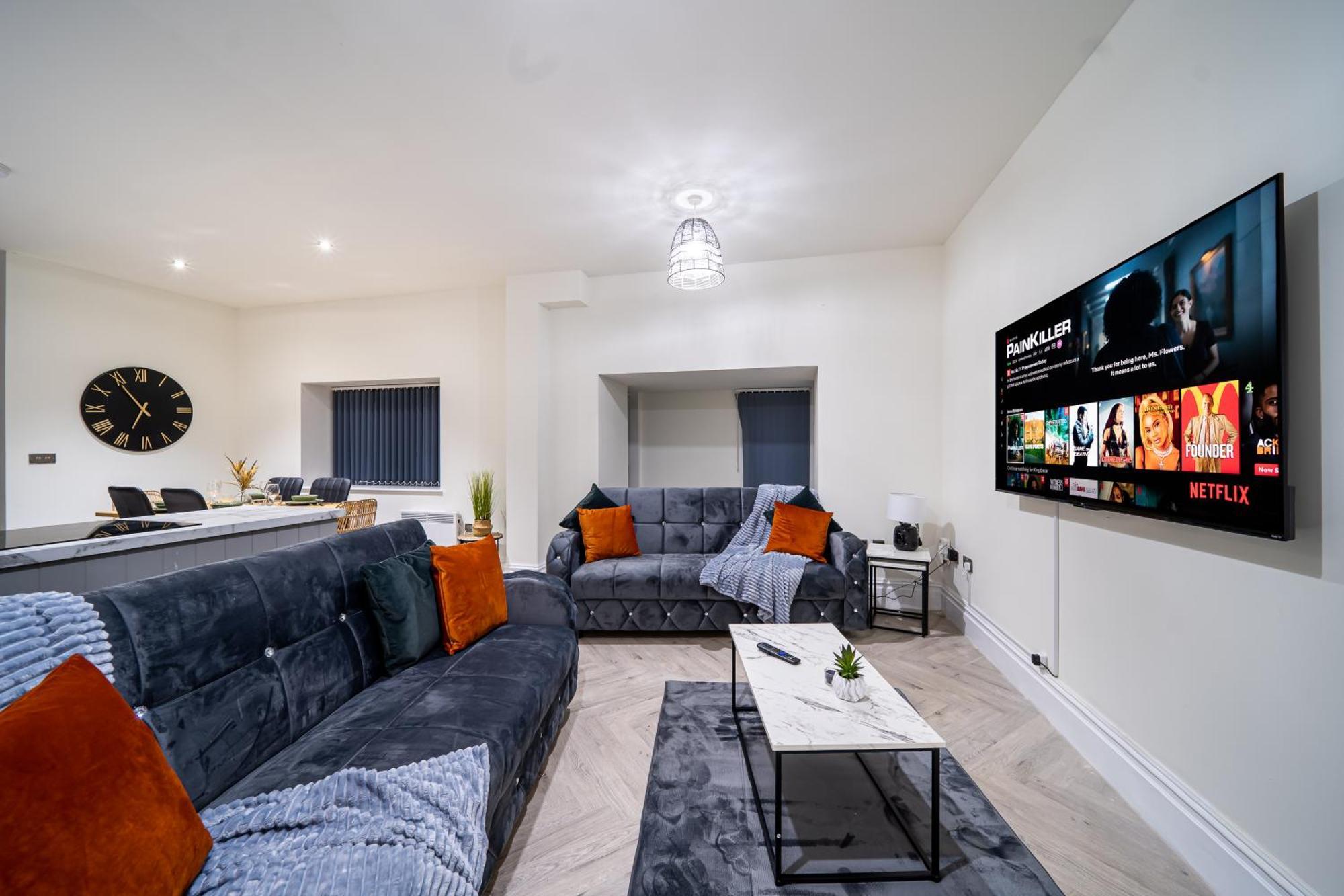 Bv Luxury 3 Bedroom Townhouse At Bed Cliff Oaks * Leeds (West Yorkshire)