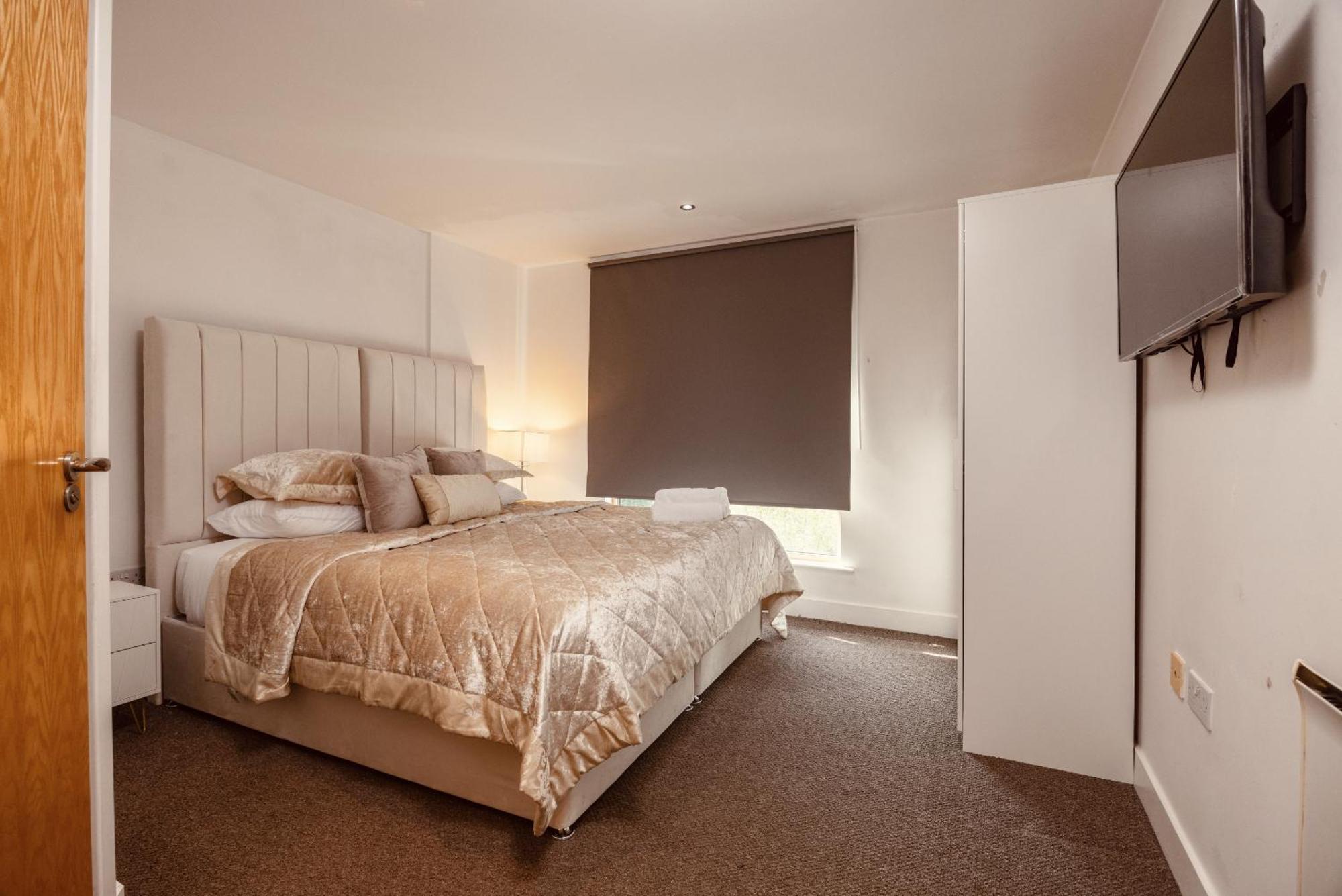 Dock Apt, Free Secure Parking! 2 Bed Apartment