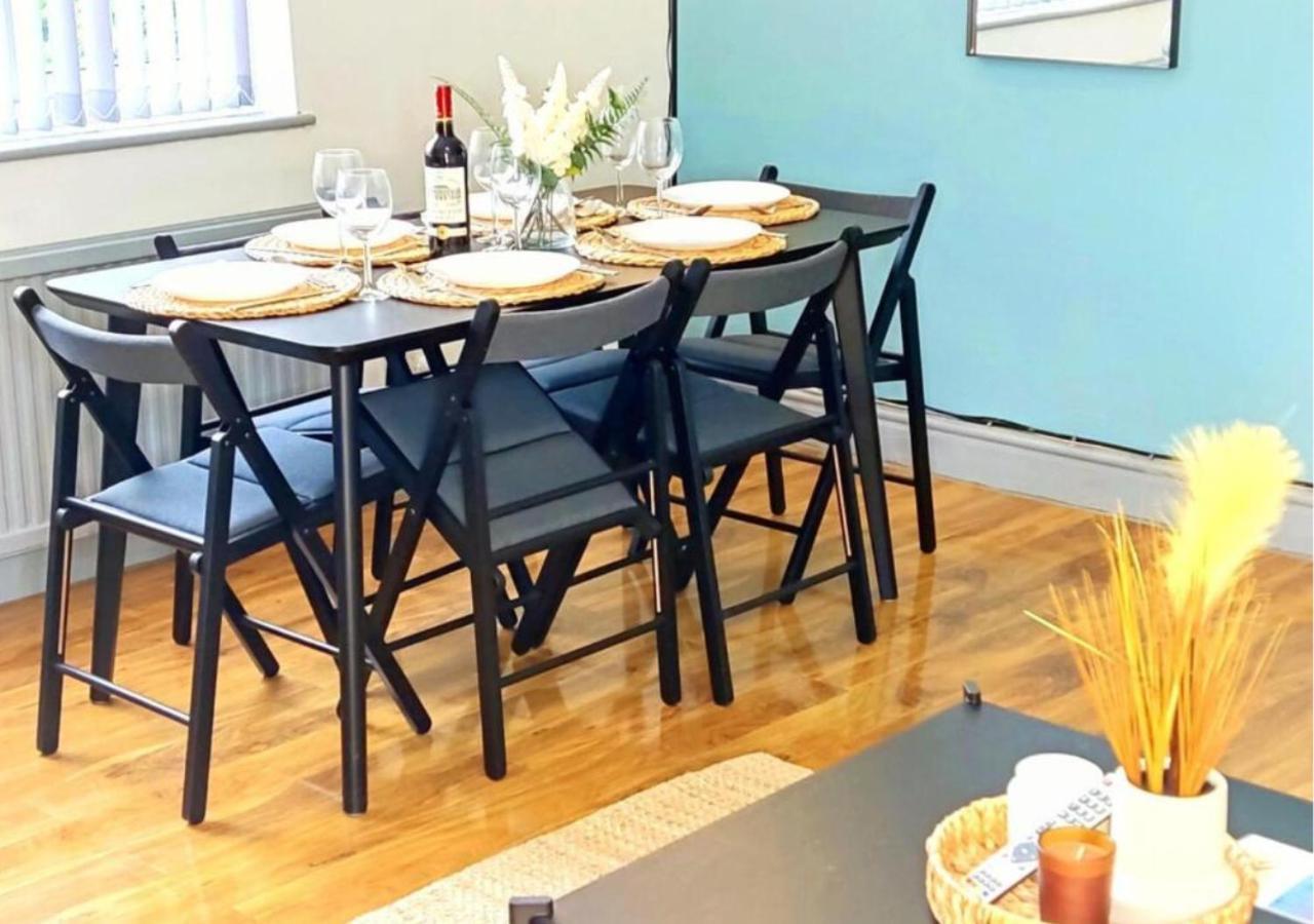Holiday home Comfortable 3 Bedrooms House - Ideal For Family And Contractors - Free Wifi And Parking For 2 Cars Leeds (West Yorkshire)