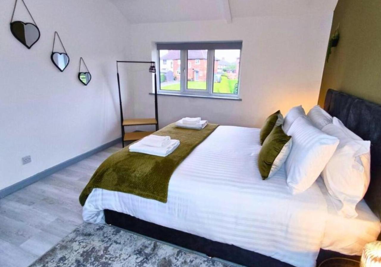 Comfortable 3 Bedrooms House - Ideal For Family And Contractors - Free Wifi And Parking For 2 Cars * Leeds (West Yorkshire)