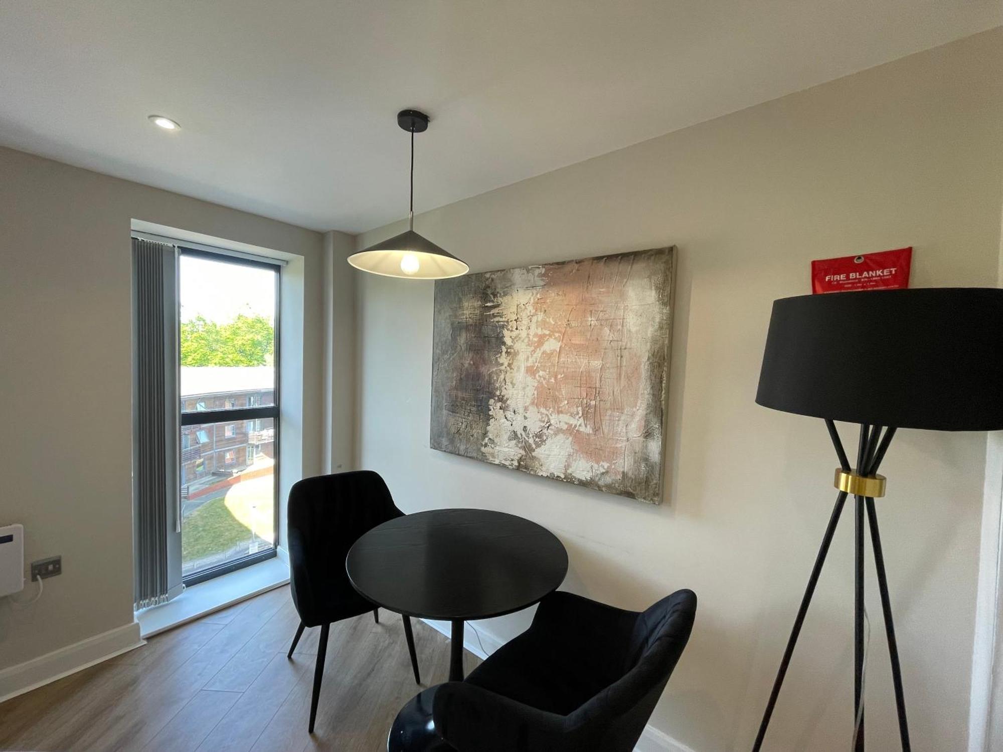 Deluxe In Centre Apartment