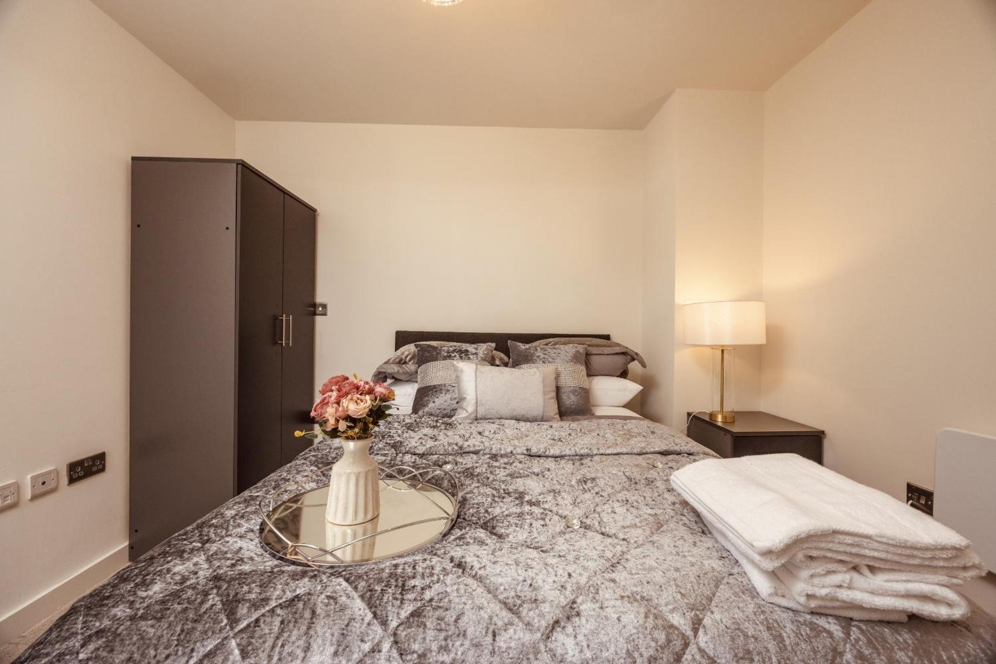 Ultra-modern Luxury 1br In Ls1 Free Secure Parking! * Leeds (West Yorkshire)