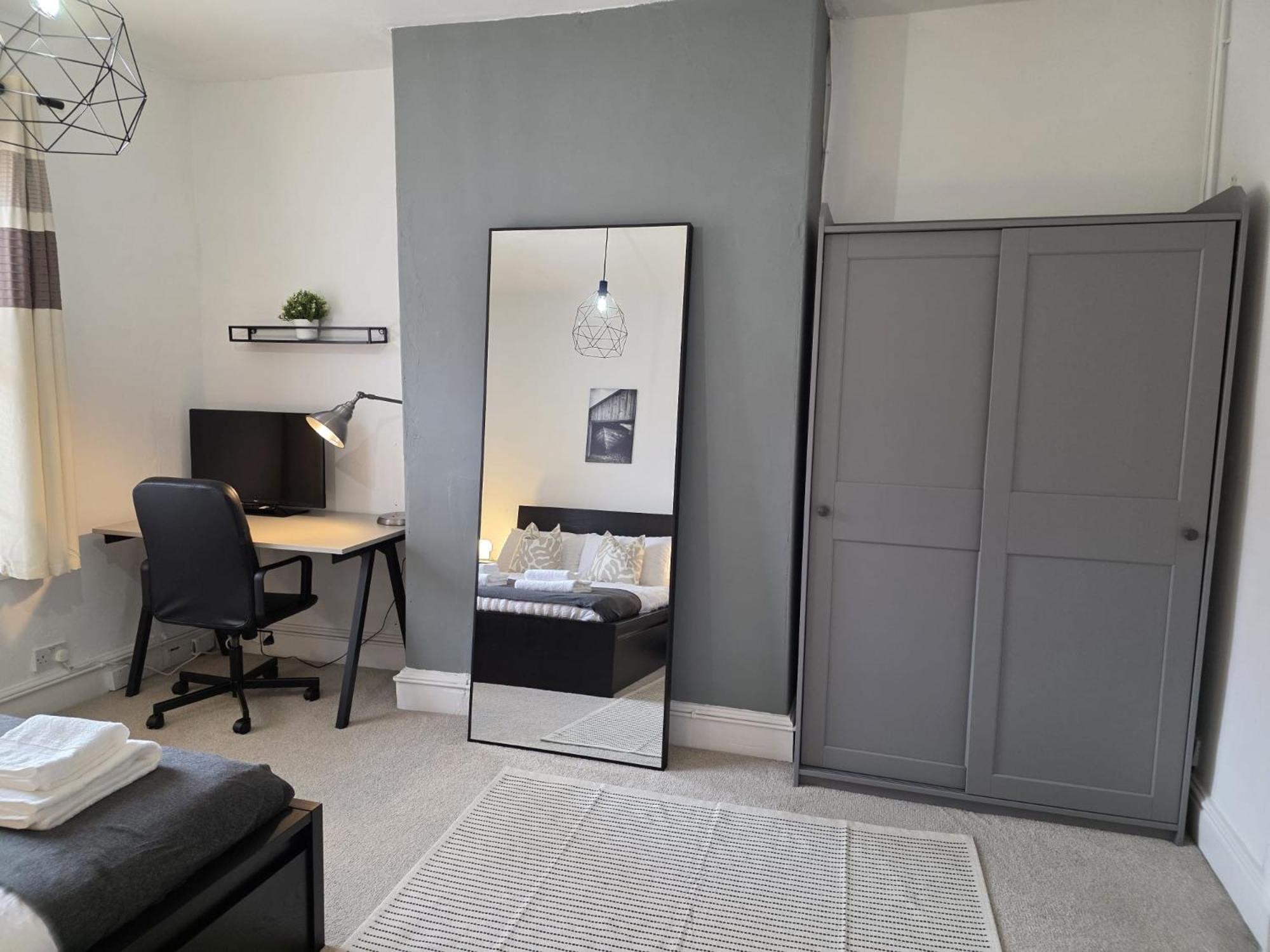 Bright And Cosy 2 Bed House With Free Parking Near The Centre Holiday home