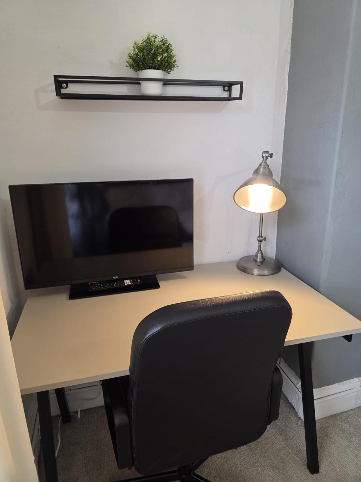 Bright And Cosy 2 Bed House With Free Parking Near The Centre Leeds (West Yorkshire)