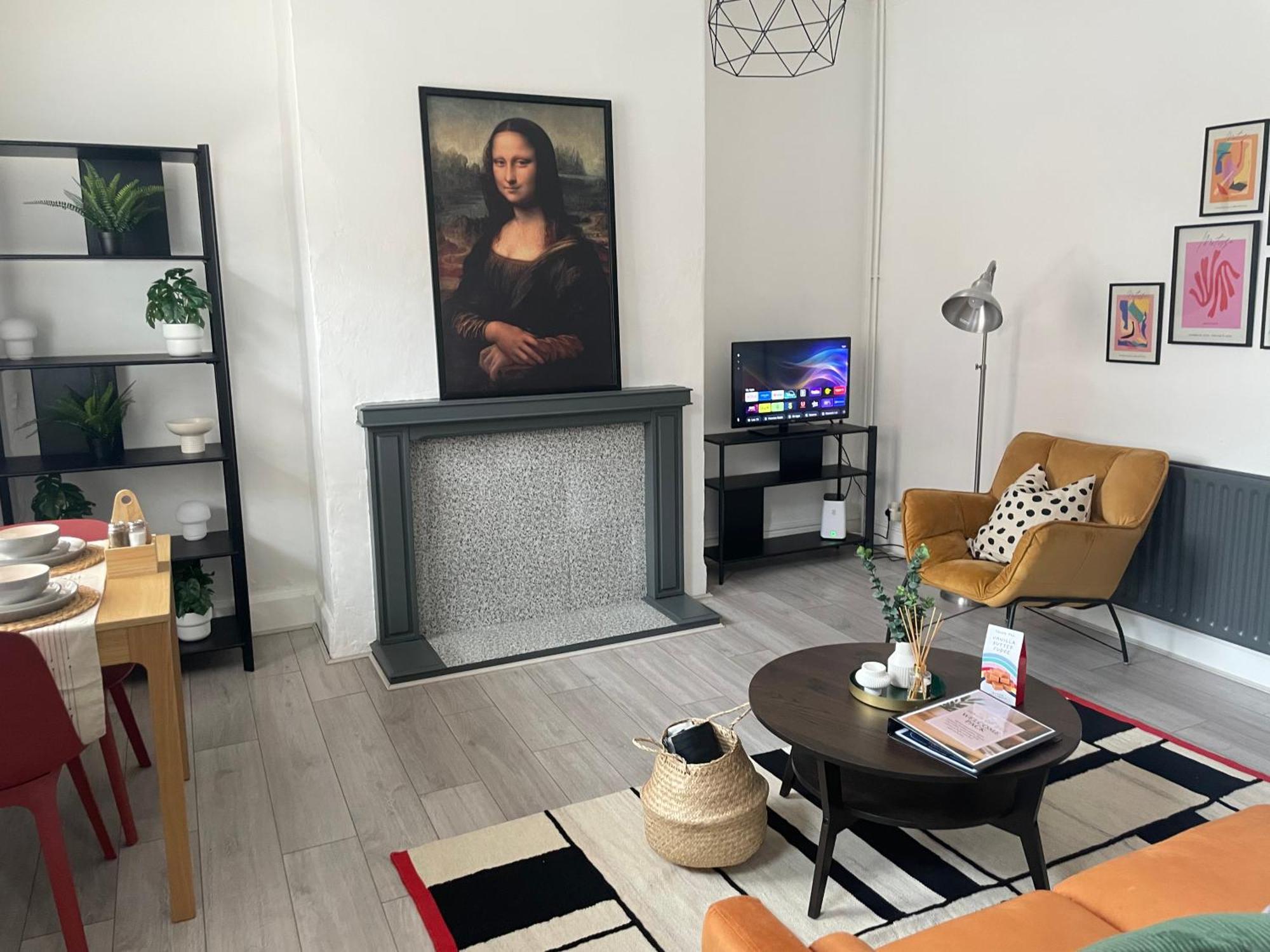 Bright And Cosy 2 Bed House With Free Parking Near The Centre Holiday home Leeds (West Yorkshire)