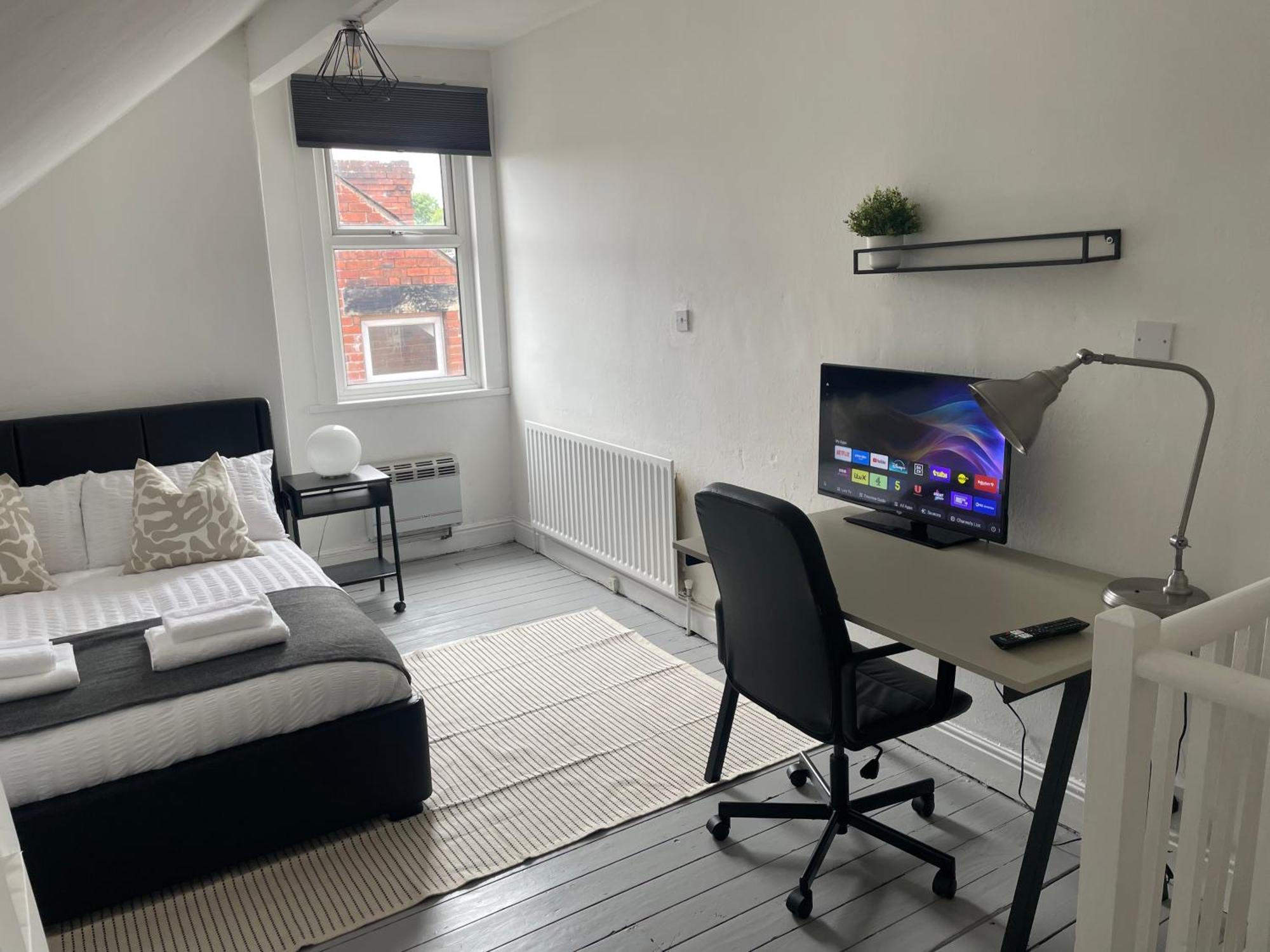 Bright And Cosy 2 Bed House With Free Parking Near The Centre Holiday home