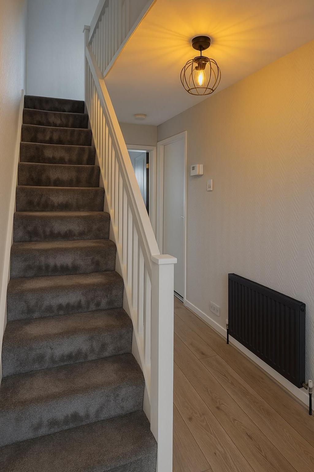 Modern 3 Bed Duplex Apartment *