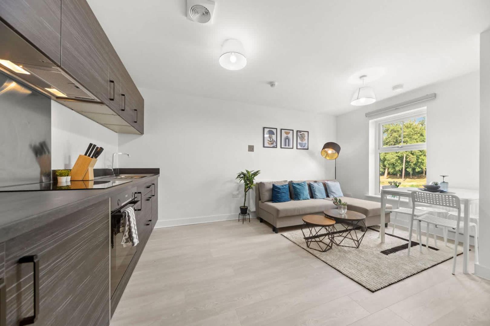 Holiday home Modern 2-bed House 10-min To Centre