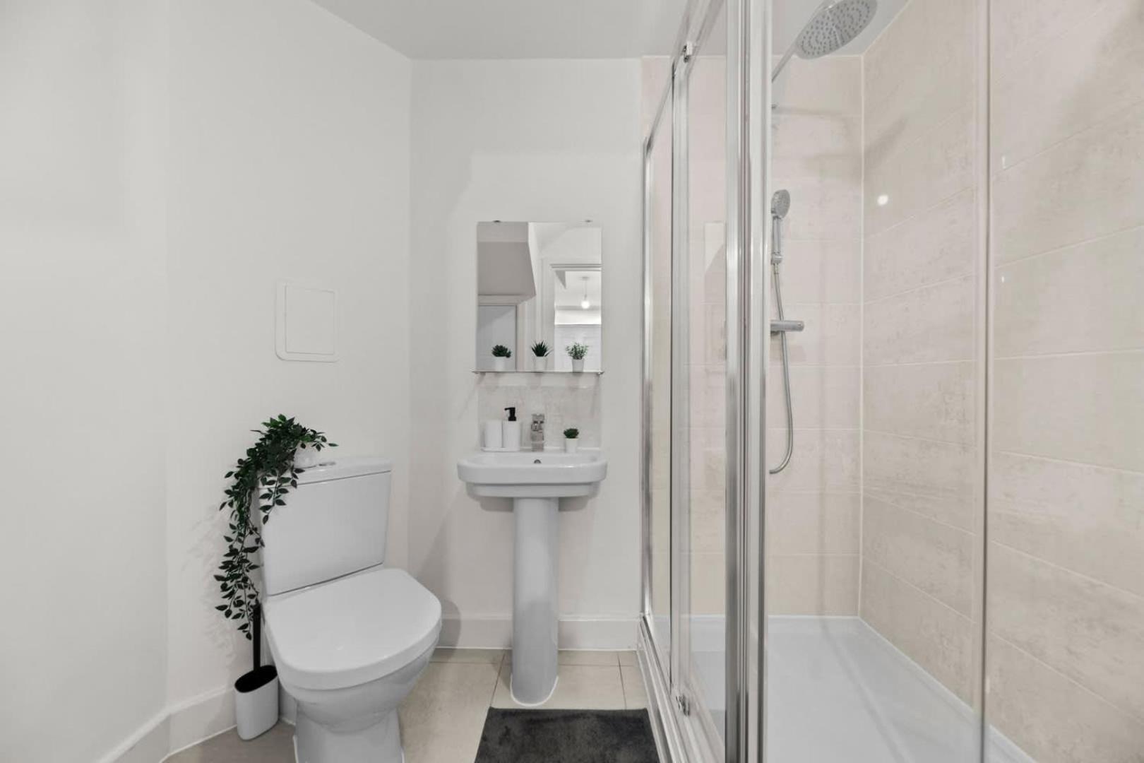 Modern 2-bed House 10-min To Centre Holiday home