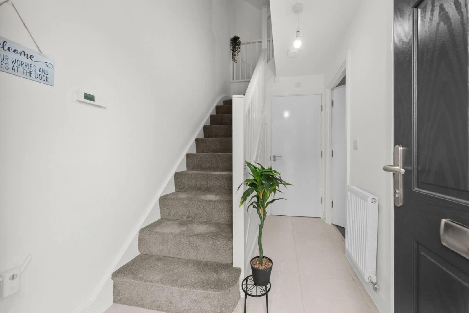 Holiday home Modern 2-bed House 10-min To Centre