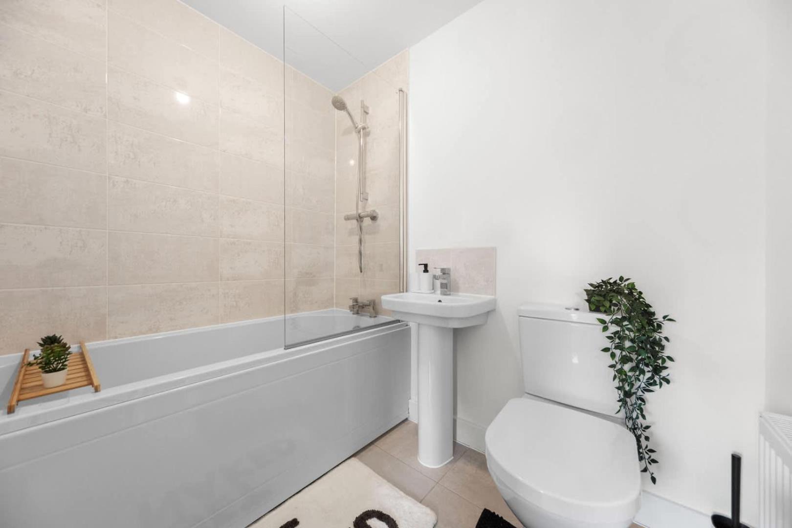 Modern 2-bed House 10-min To Centre * Leeds (West Yorkshire)