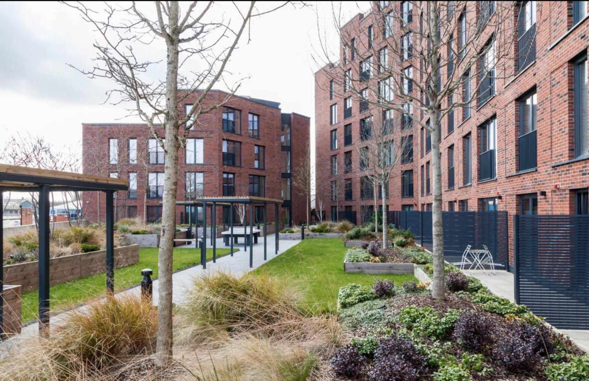 Emerald Elegance, 2bed 2bath Leeds Escape, Center & Stadium * Leeds (West Yorkshire)