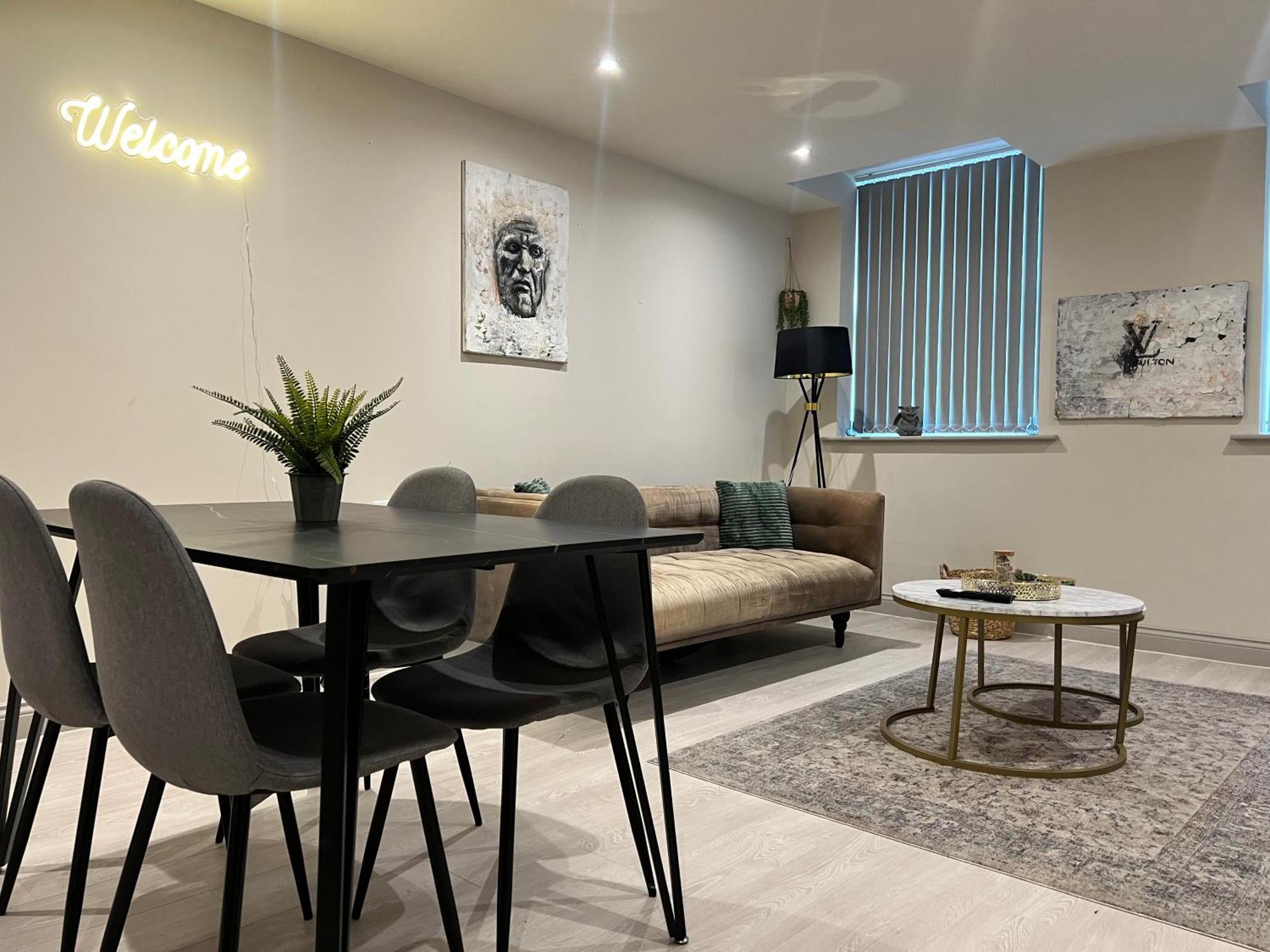 Luxury 2 Bed 2 Bath En-suite * Leeds (West Yorkshire)