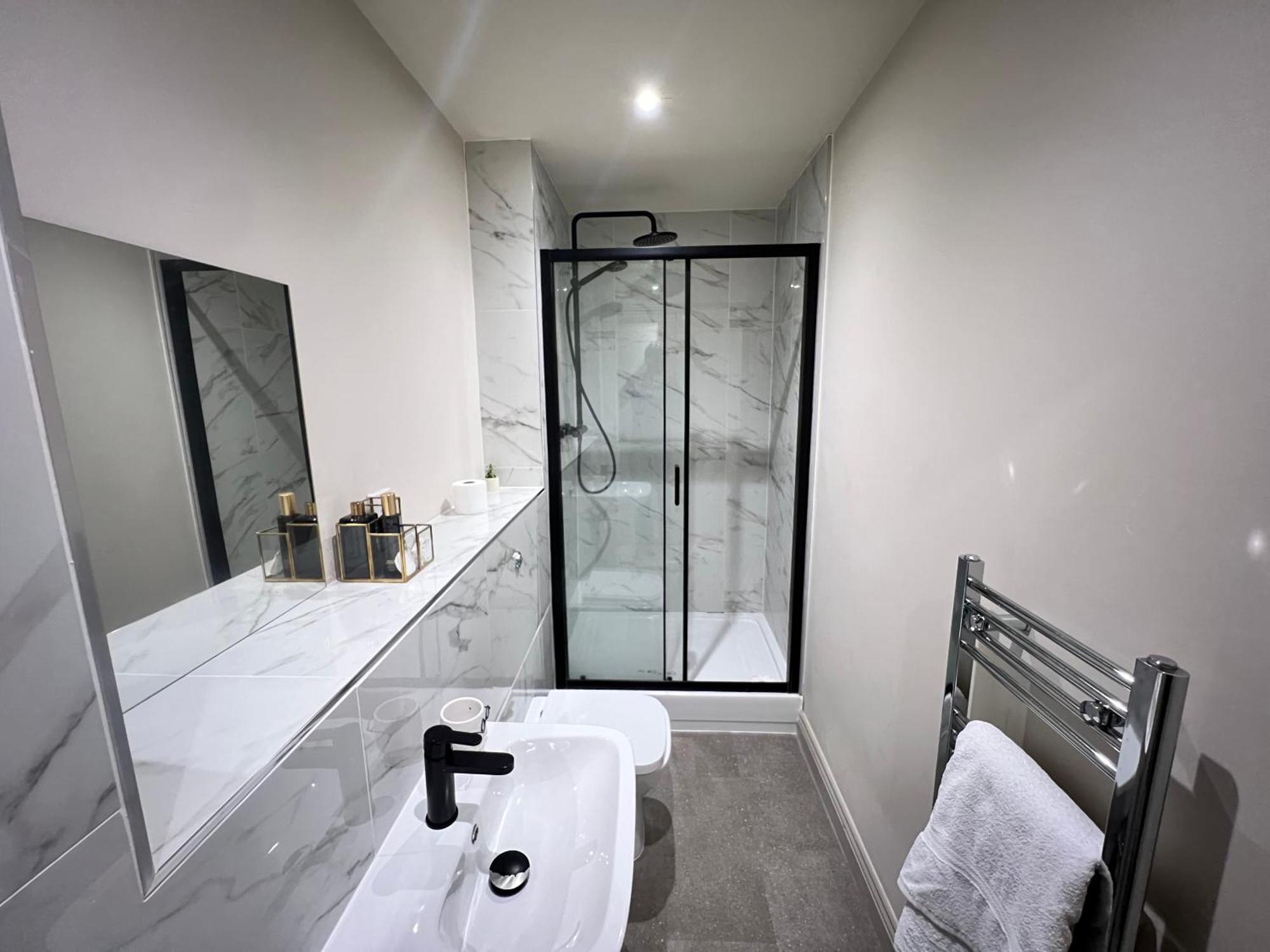 Luxury 2 Bed 2 Bath En-suite *