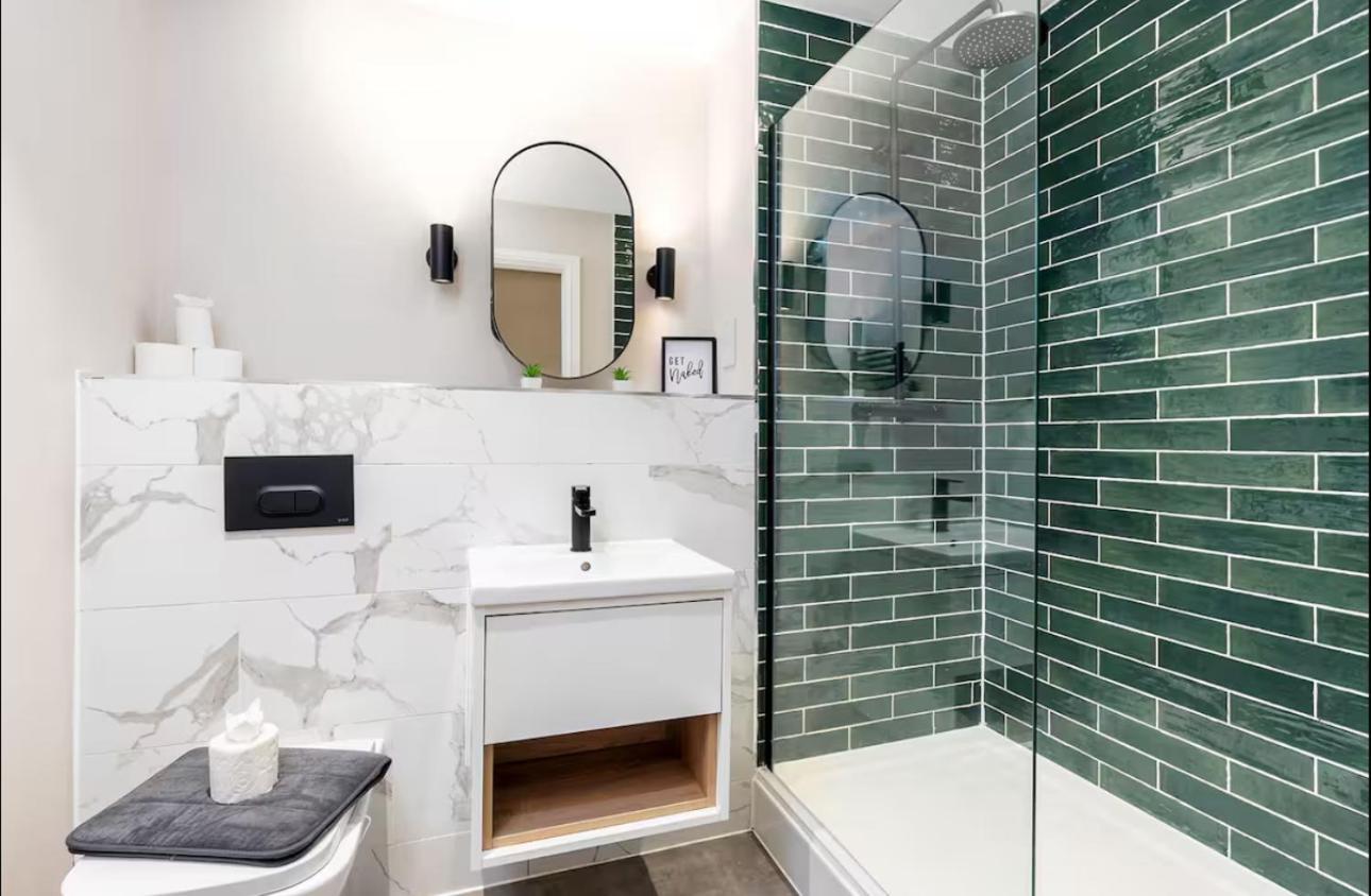 The Executive Retreat 3bed2bath 55inch Tv * Leeds (West Yorkshire)