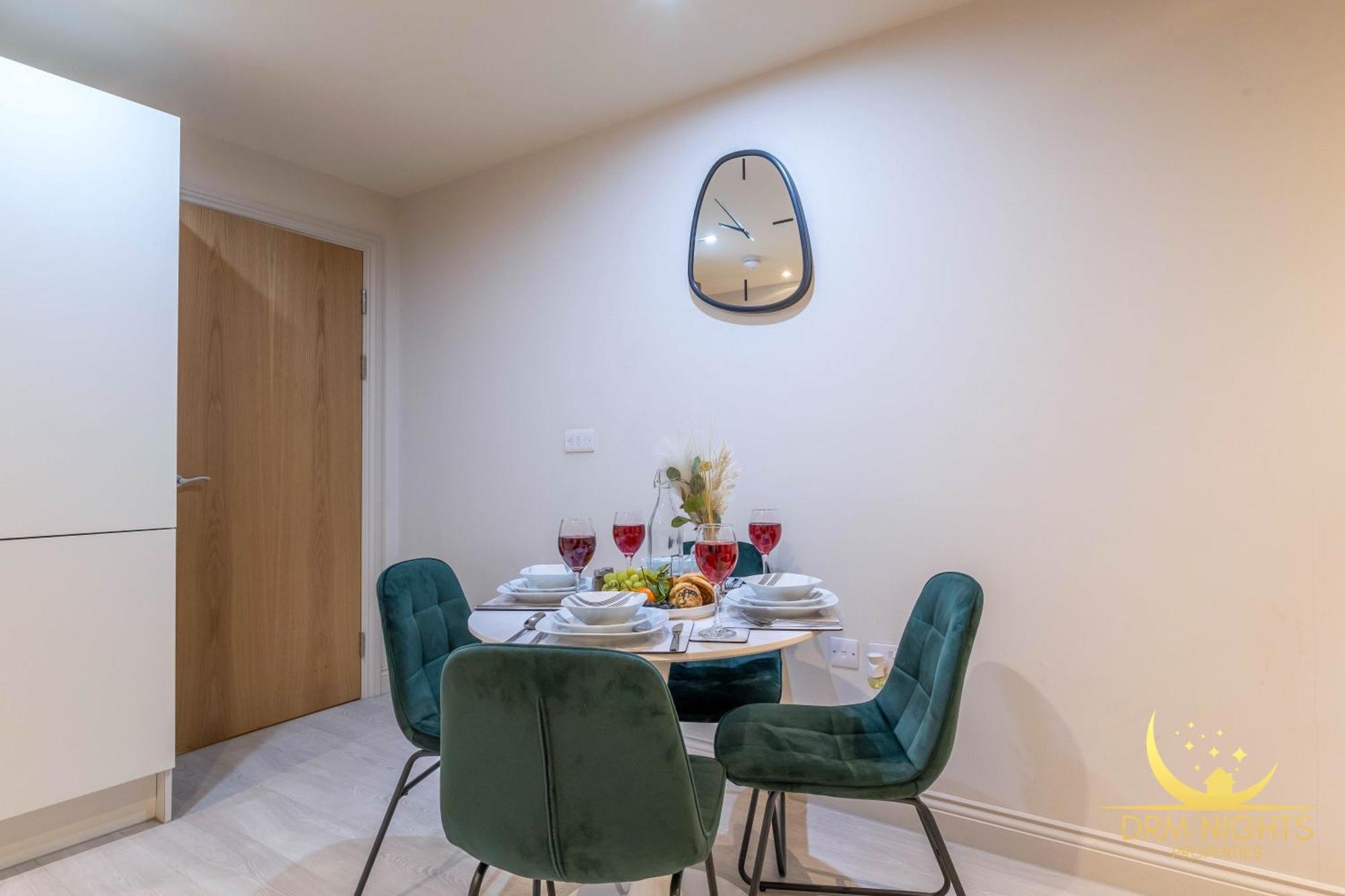 Apartment Luxury I Long I Accommodate 4 Guest *