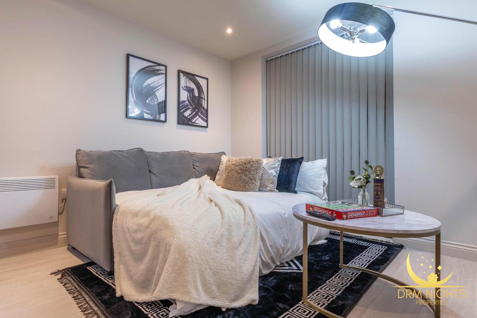 Apartment Luxury I Long I Accommodate 4 Guest *