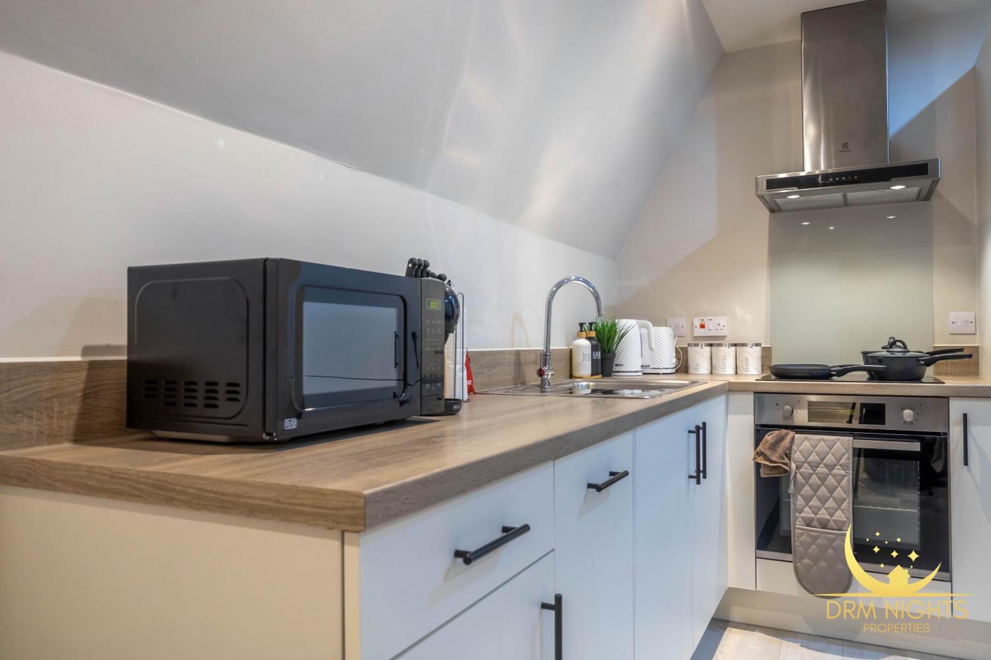 Luxury I Long I Accommodate 4 Guest Apartment *