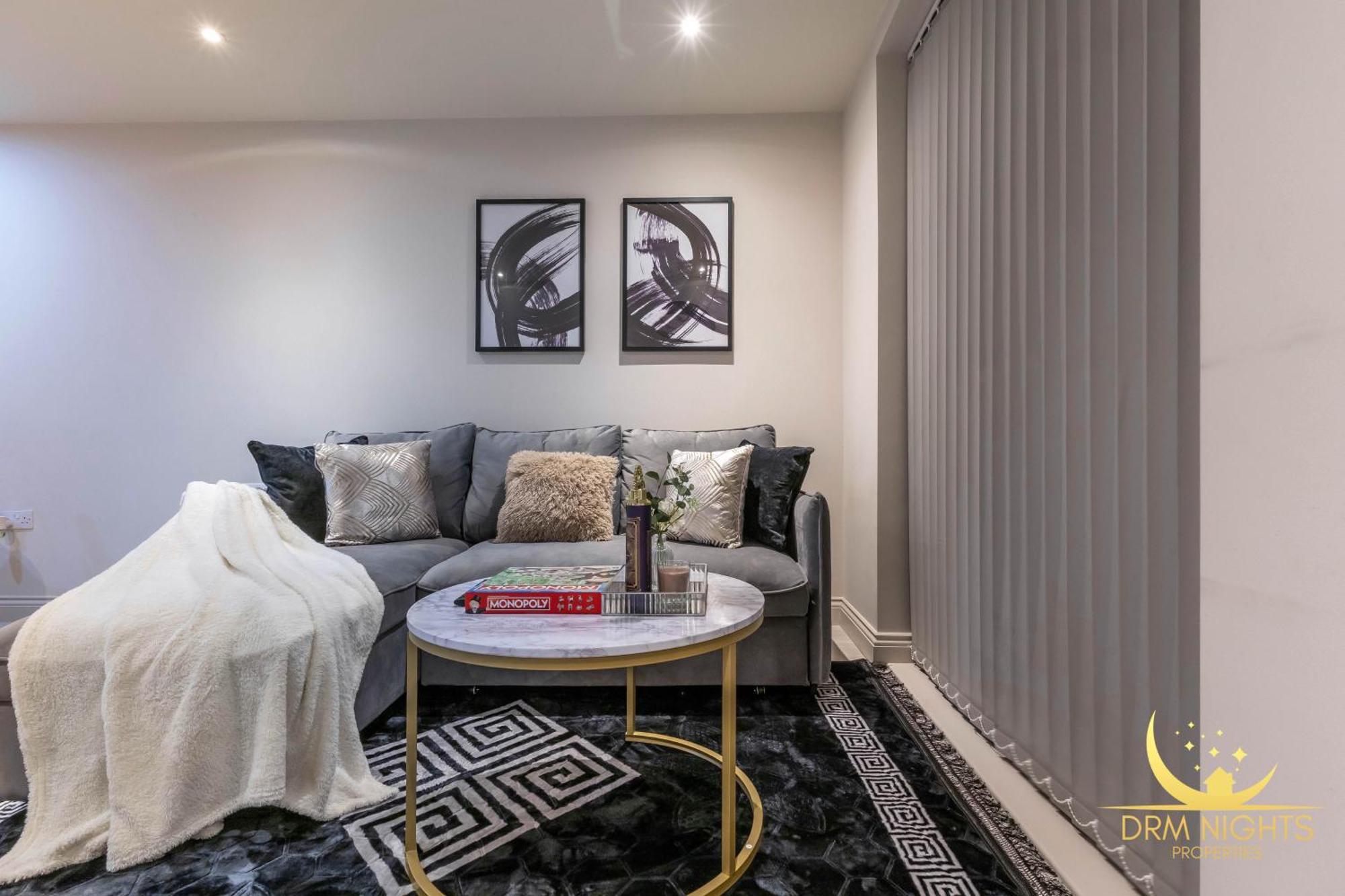 Apartment Luxury I Long I Accommodate 4 Guest *