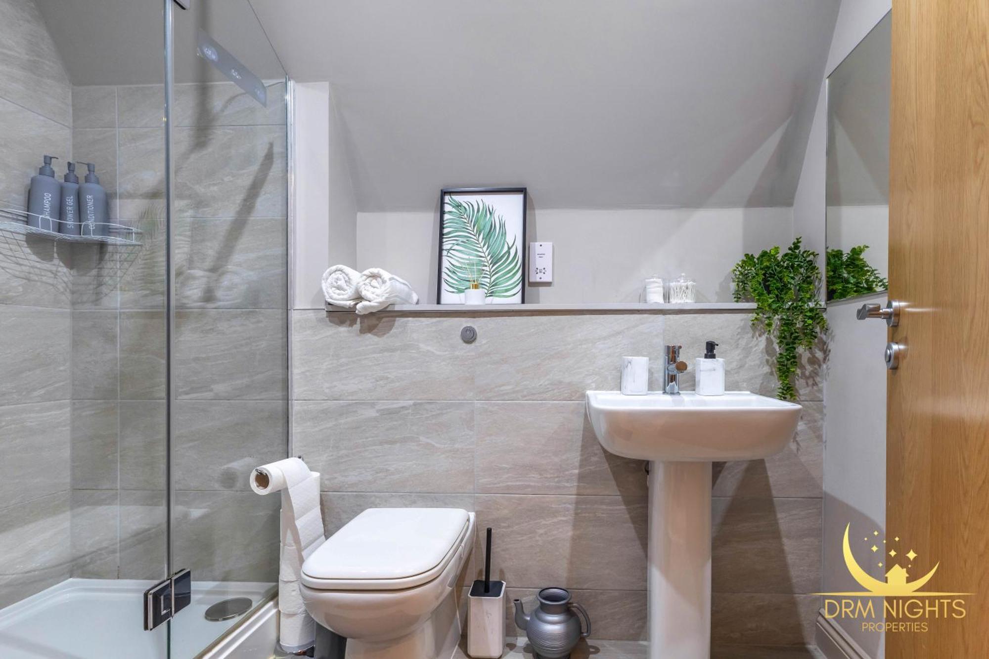Luxury I Long I Accommodate 4 Guest Leeds (West Yorkshire)