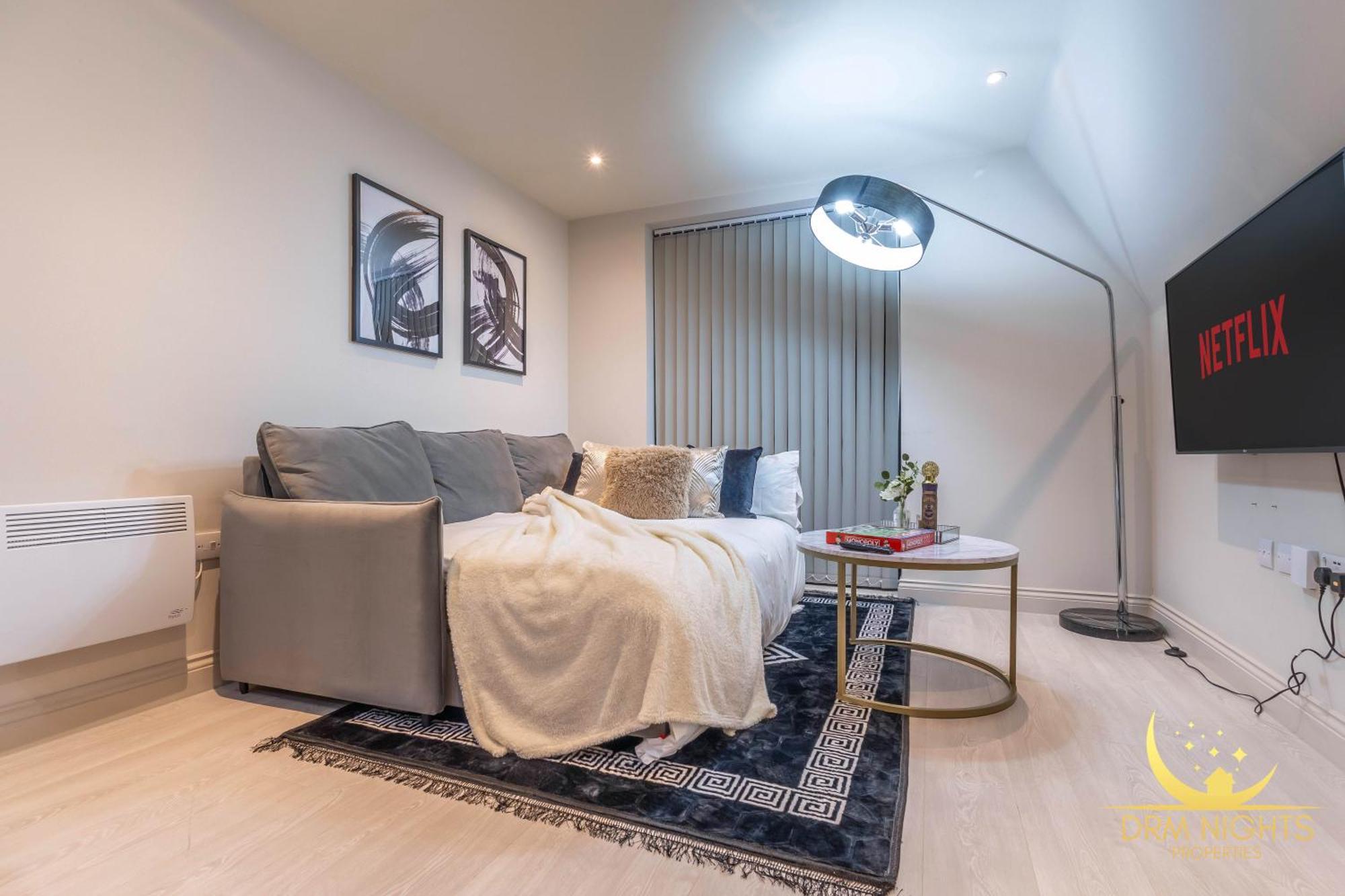 Luxury I Long I Accommodate 4 Guest Apartment