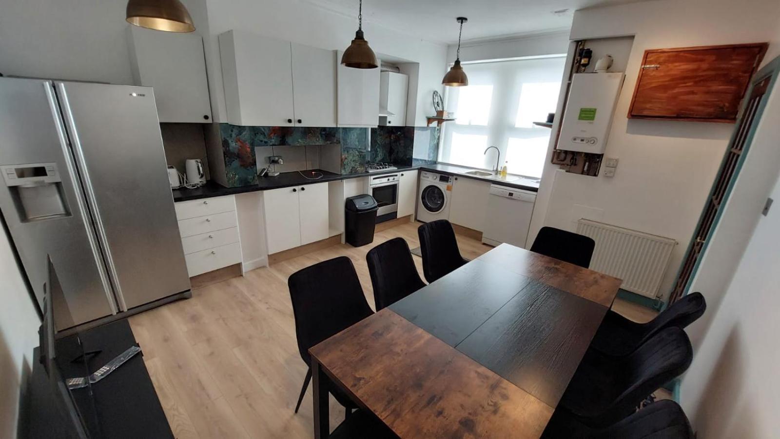 Villa Florence 4 Bedroom House Leeds (West Yorkshire)
