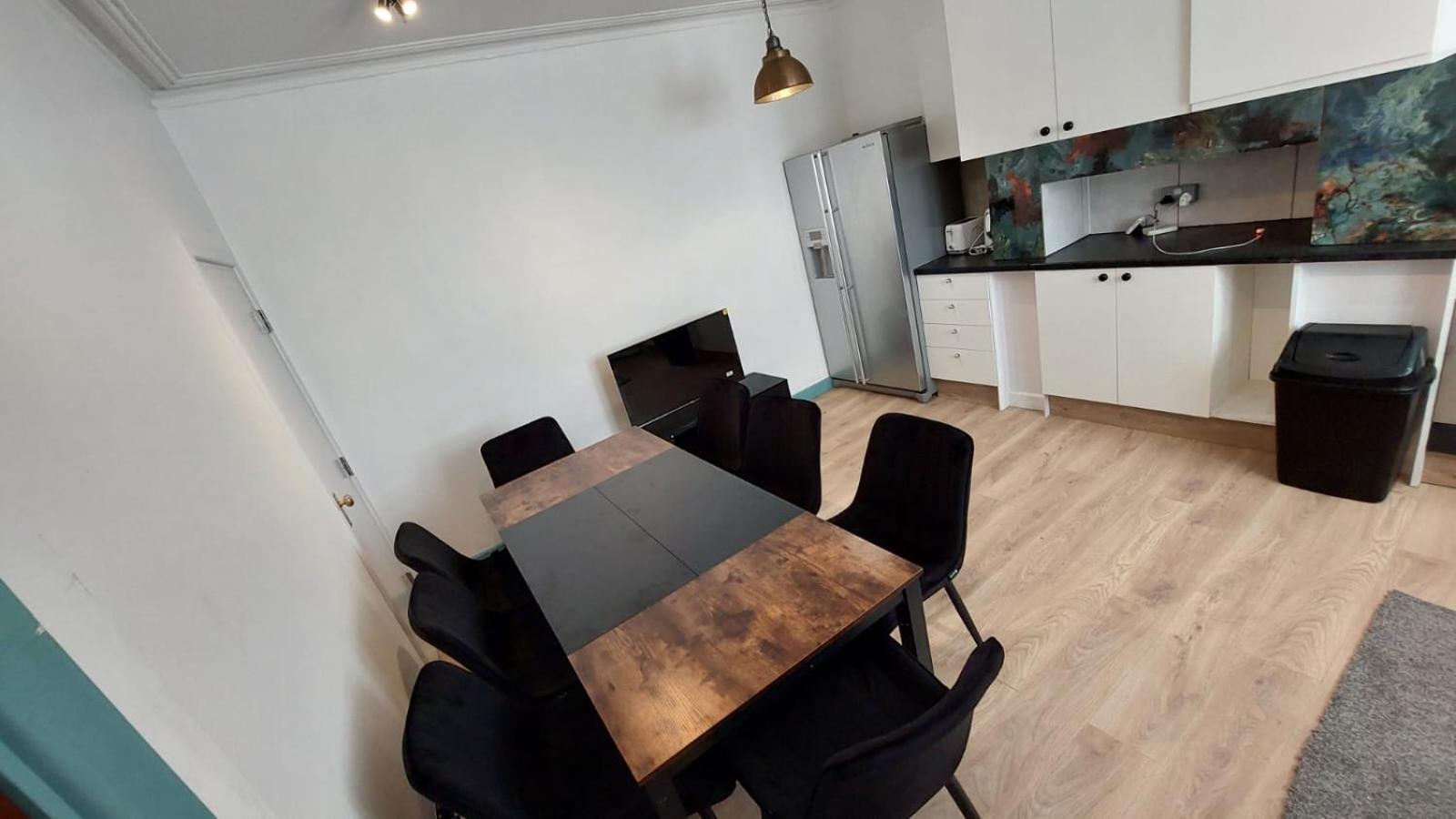 Villa Florence 4 Bedroom House Leeds (West Yorkshire)