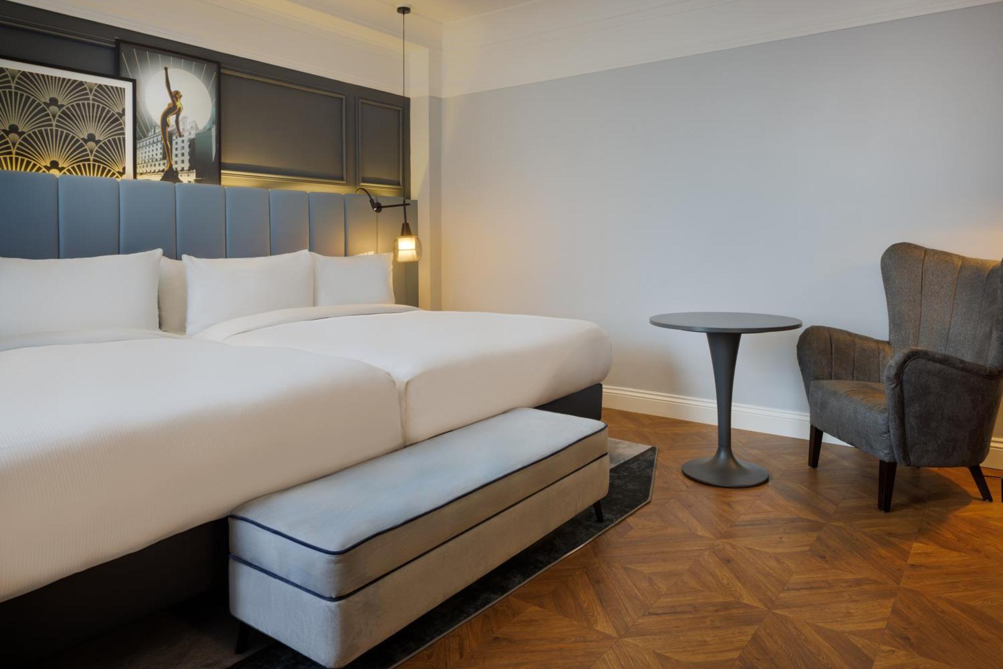 Hotel The Queens