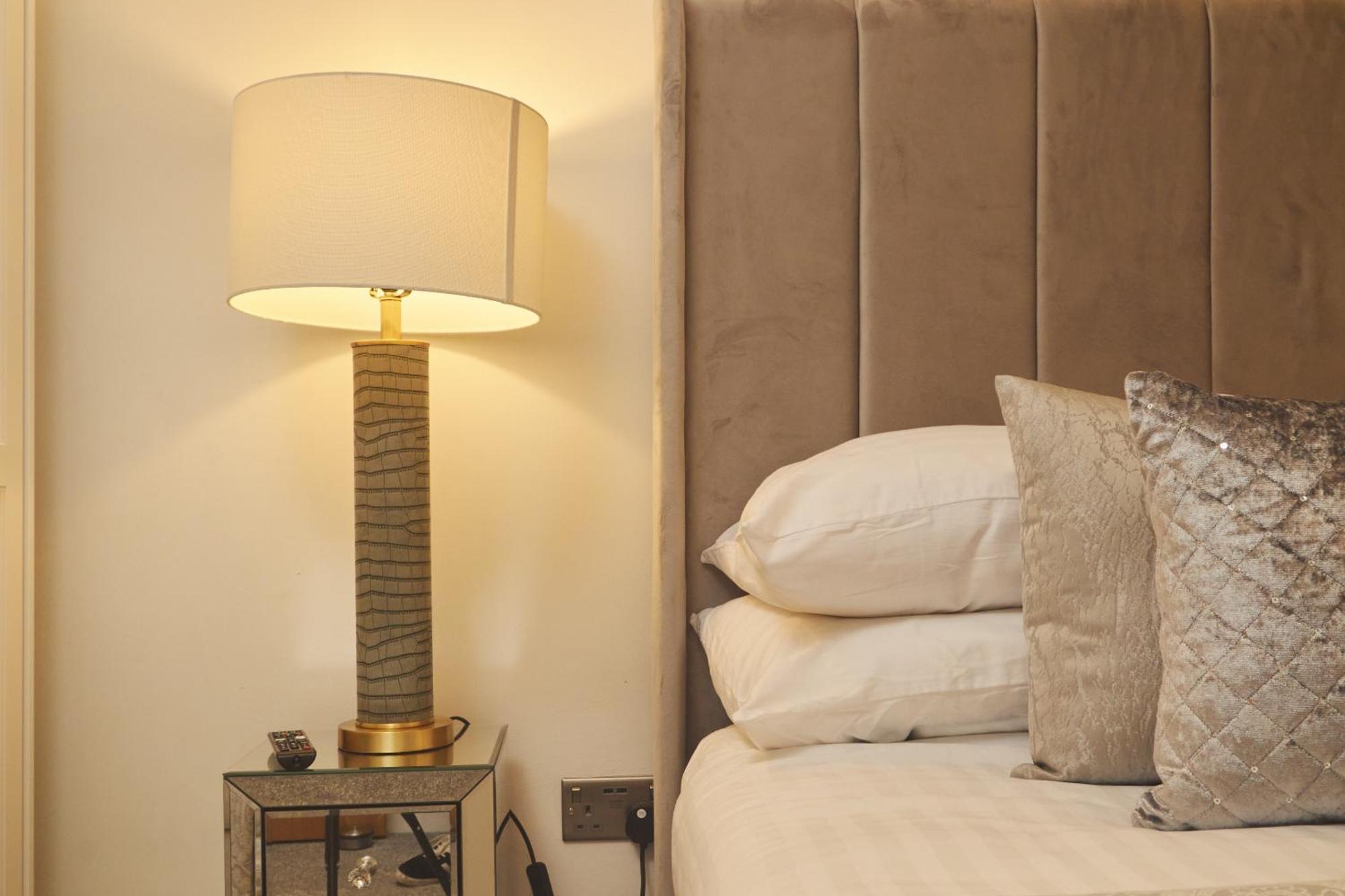 Deluxe Modern Apt&free Parking No Balcony Apartment *